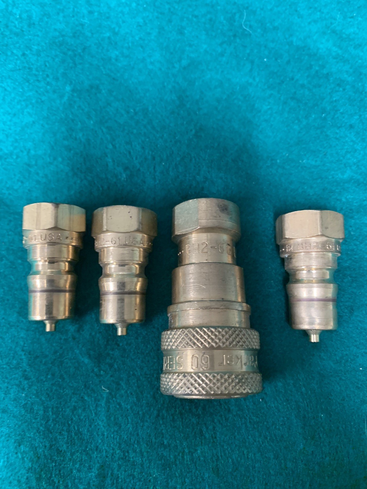 New Parker Hydraulic Fittings BH2-60 W/plug And Set Of 3 BH2-61 W/caps