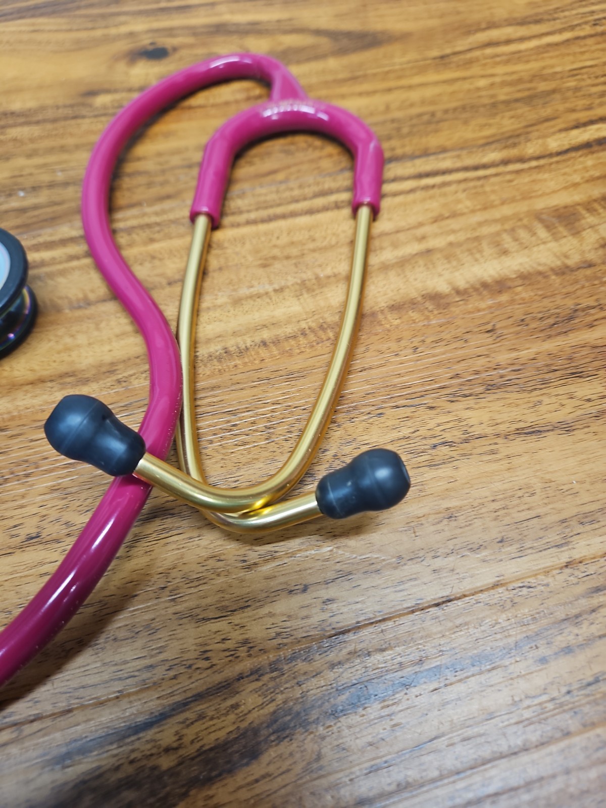 3M Littmann Classic III Stethoscope, Raspberry Tube, Rainbow Finish