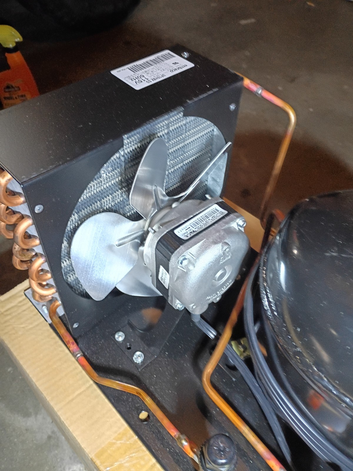 Embraco R-134a UF10HBX-SD reach in cooler condensing unit, 2785 BTUs