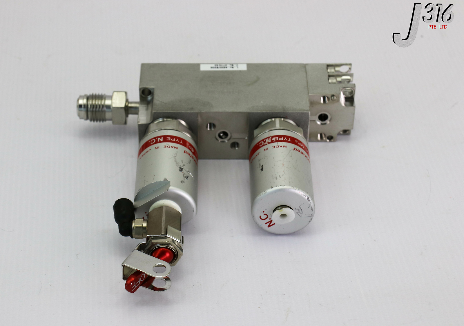 16957 FUJIKIN DIAPHRAGM BLOCK VALVES ASSY, TYPE N.C., O.P. 0.5~0.6MPA 477943