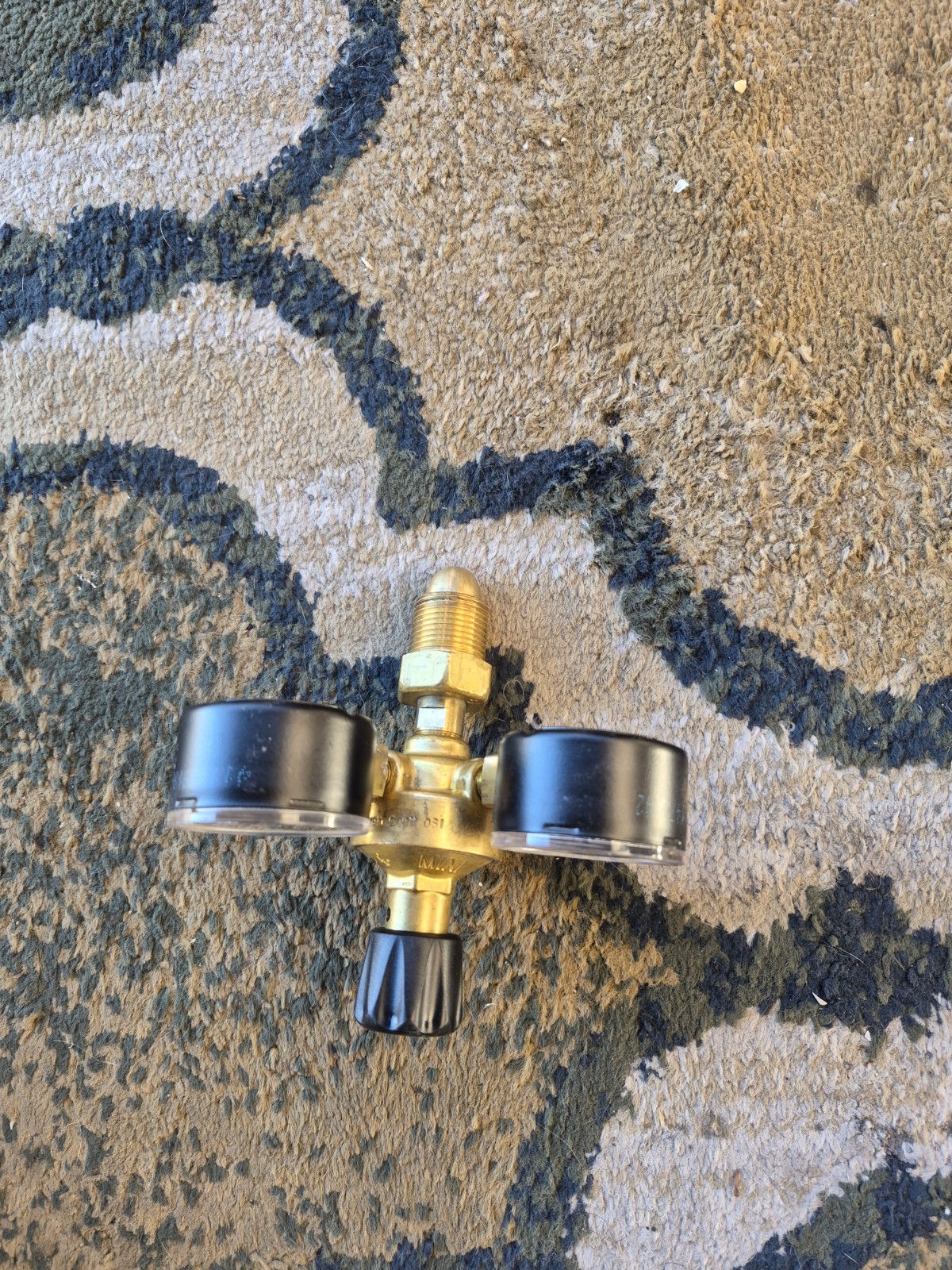 WIKA Mini Acetylene Regulator Dual Gauges CGA 580 0-4000 PSI 0-6 Bar