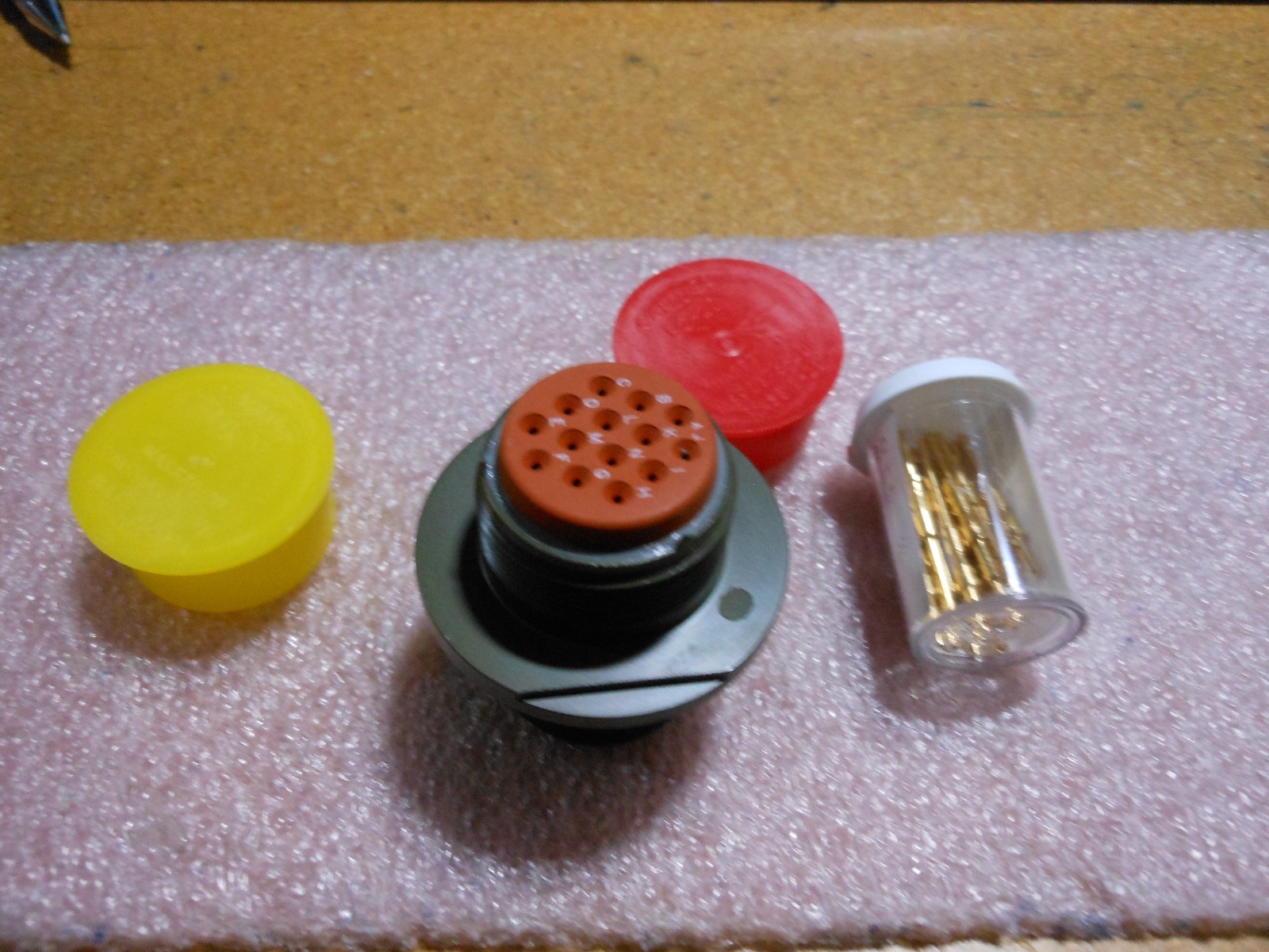 J-TECH CONNECTOR W/CONTACTS PART # MS3404D20-27D NSN: 5935-01-063-1797