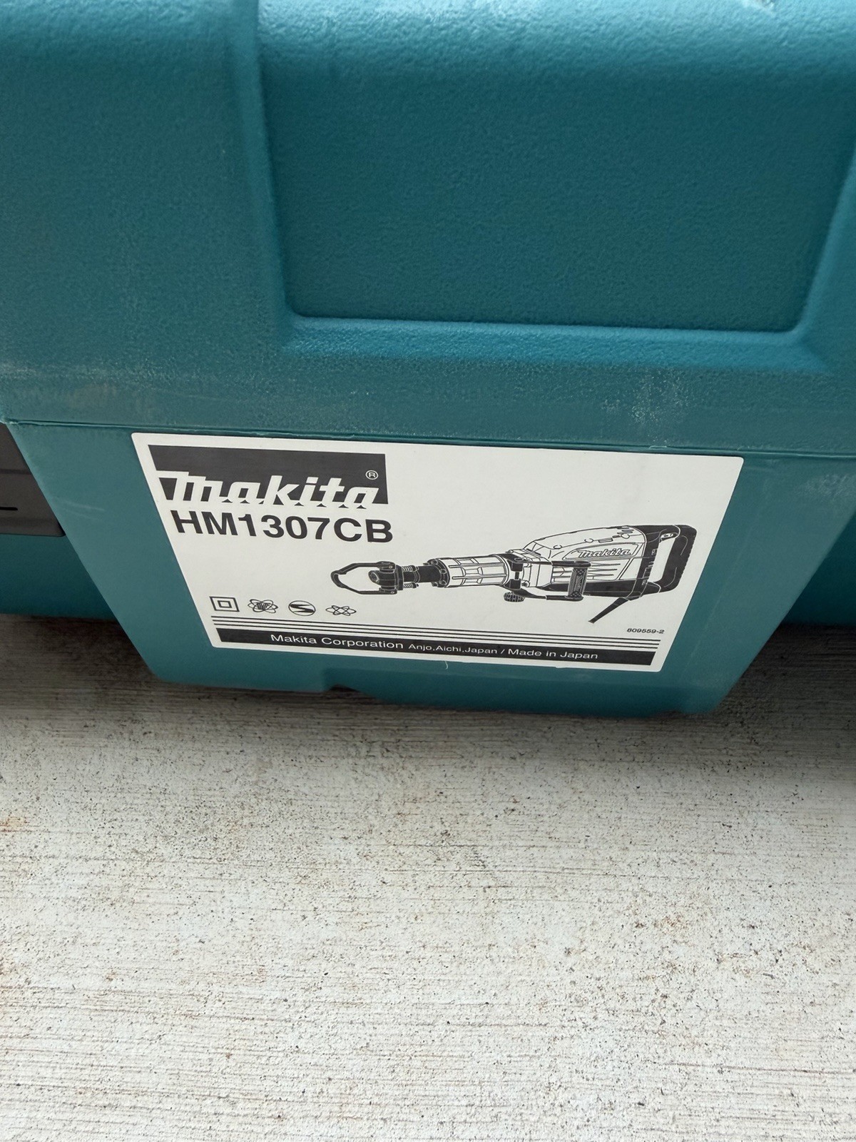 Makita 14amp 1-1/8” Hex Corded Variable Speed Demolition Hammer HM1307CB