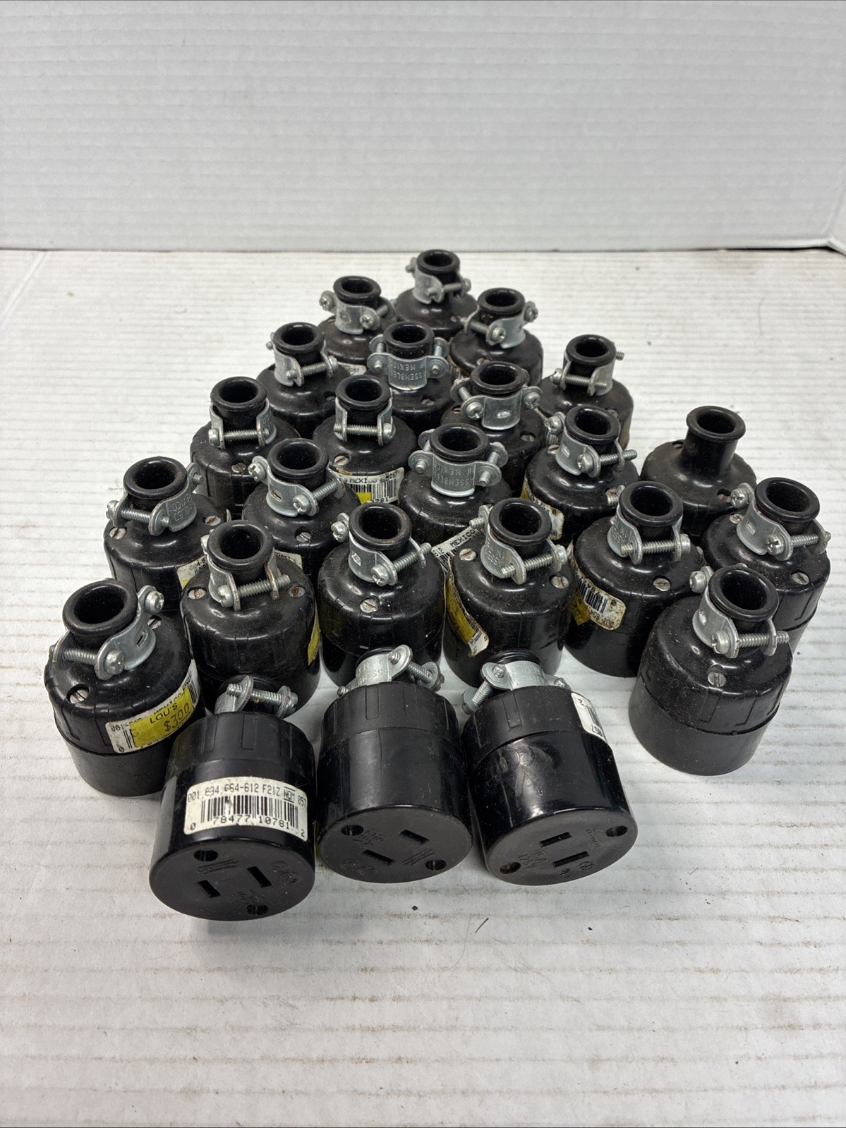 Lot Of 25 Leviton 15A 125V 2-Wire 2-Pole Round Electrical Cord Connectors NOS