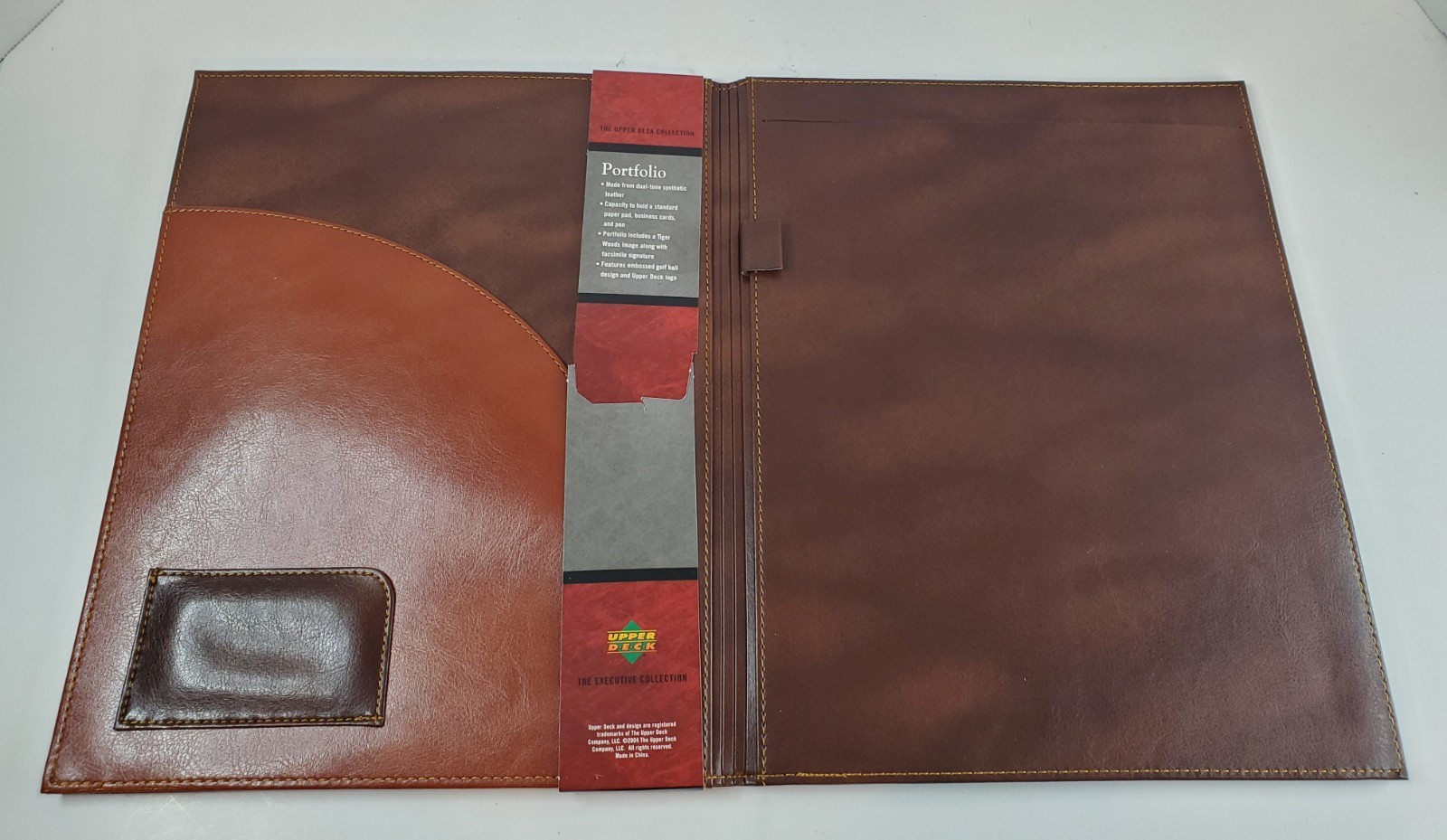 Tiger Woods Executive Collection – Upper Deck (2004) Synthetic Leather Portfolio