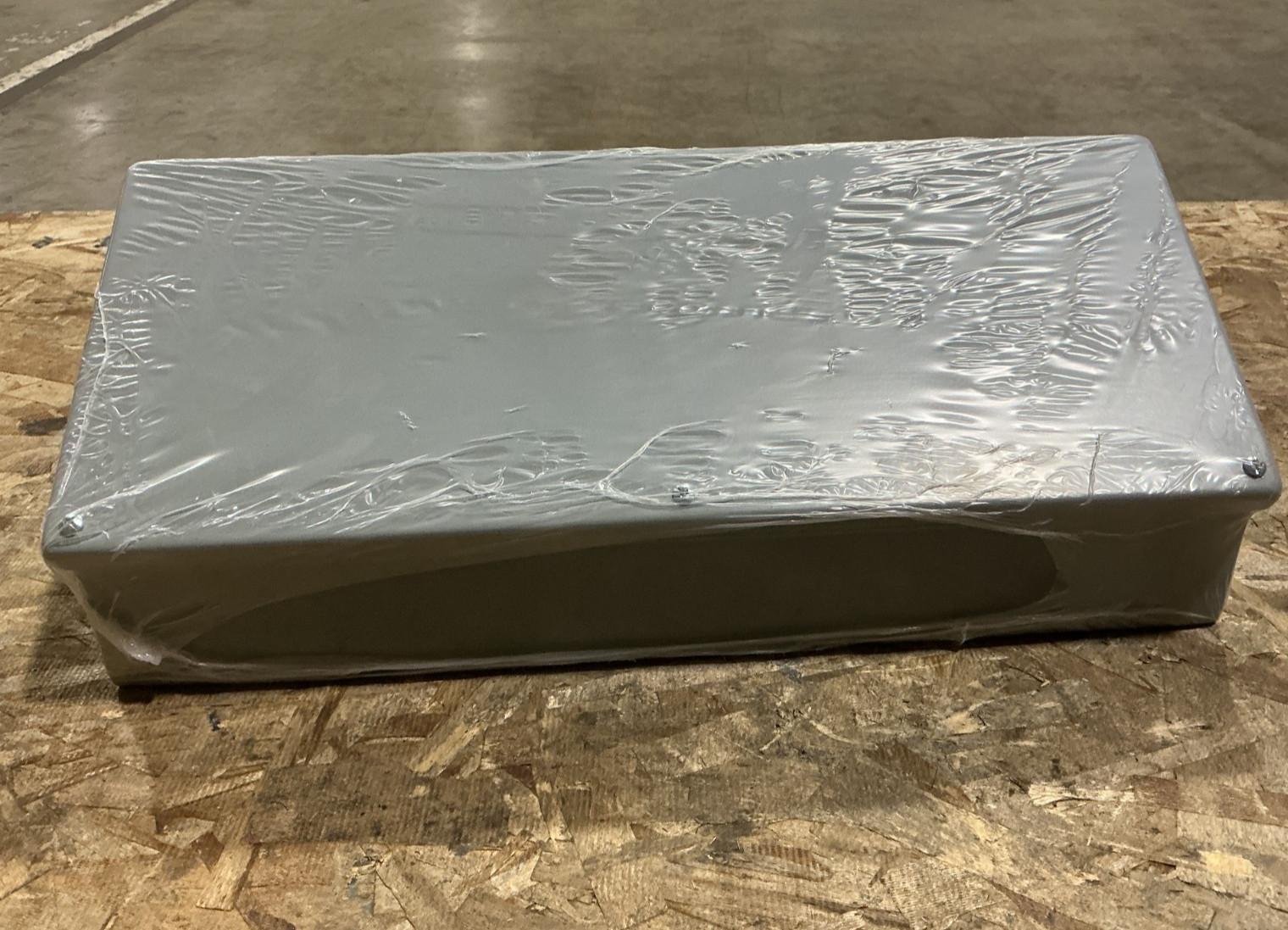 New nVent Hoffman C8C20 Consolet Enclosure Gray 8″x20″x7.09″ 59510