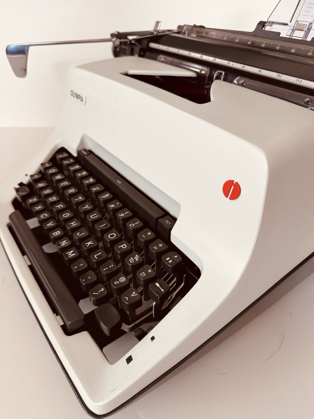 Olympia International SG3 Manual Typewriter w/ Dust Cover in Exc Clean Condition