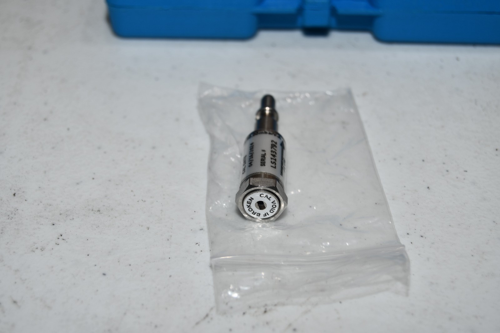 ^ CTS Cincinnati Test Systems 520-30.00scc Calibrated Leak Standard #X8599