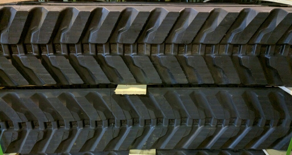(2-Tracks) Bobcat Rubber Track E-35 E35 series 300×52.5N84 300×52.5×84 30052584