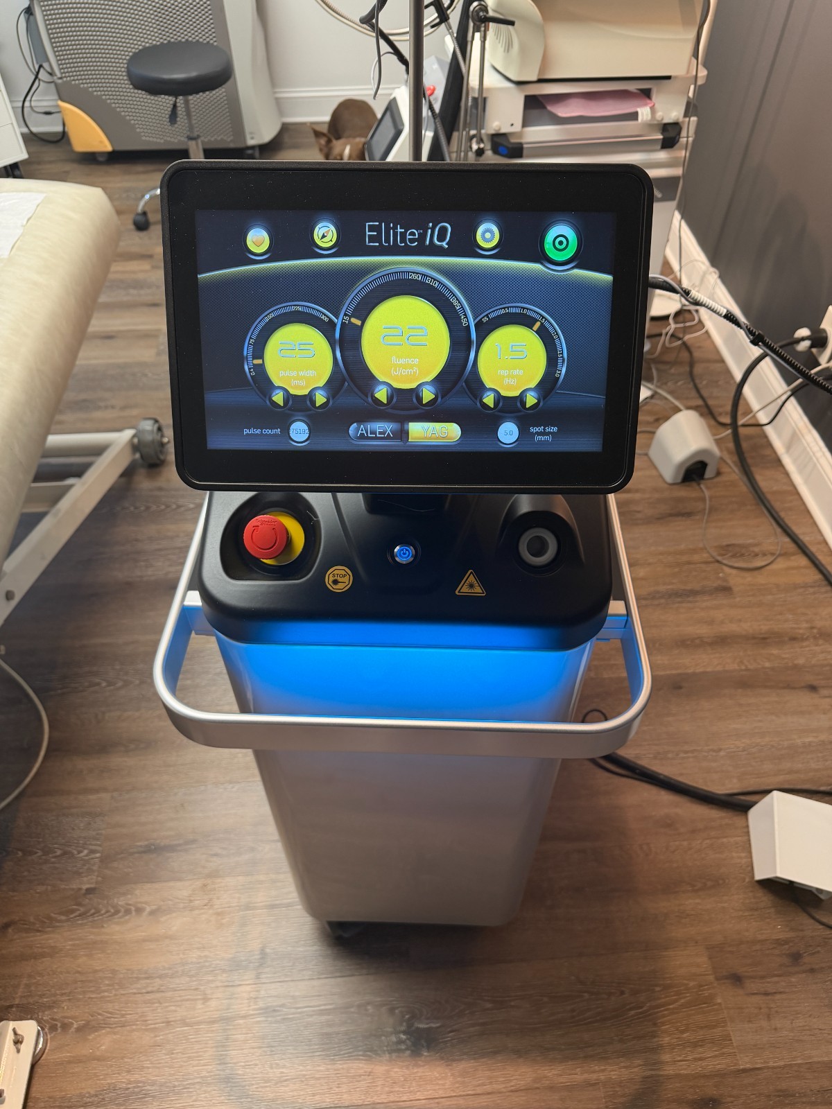 2021 Cynosure Elite iQ Alex/YAG Laser System Low Pulse Counts w/ Zimmer