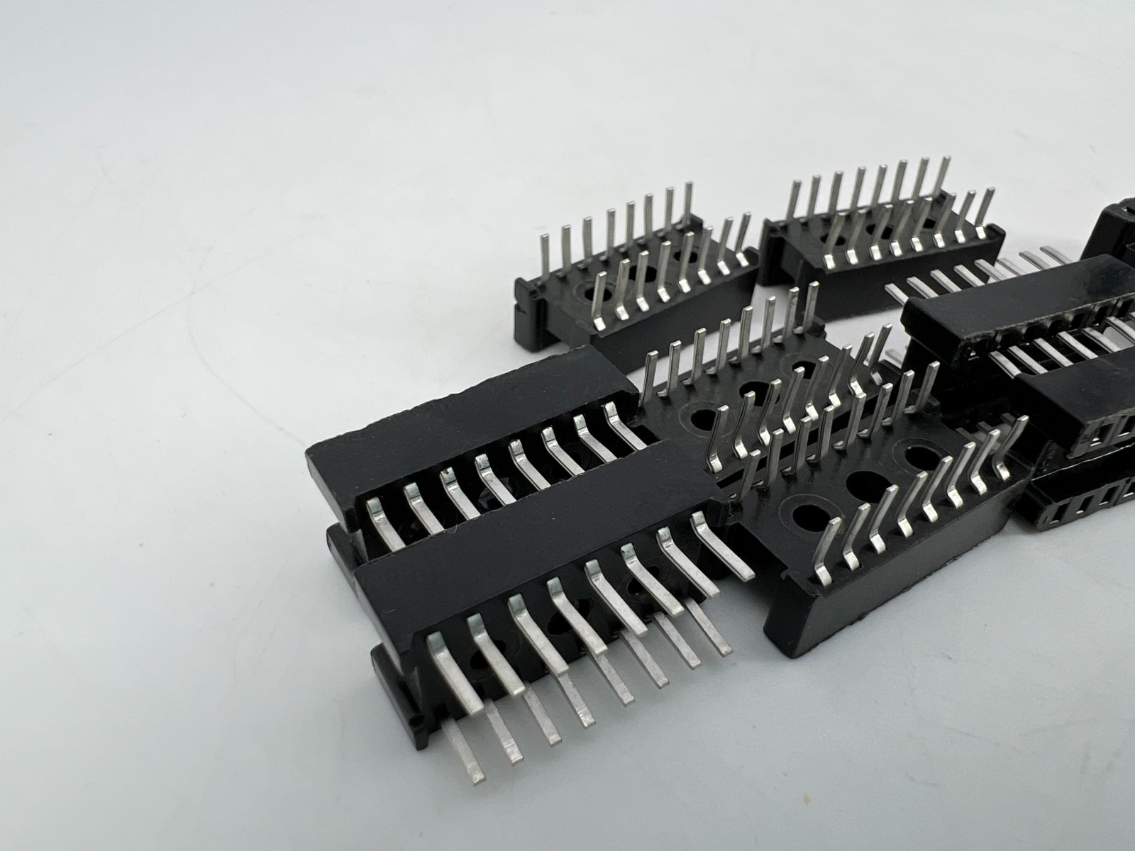TRW Cinch Connectors 16-Pin DIP IC Sockets L/N 16-DIP Lot of 10