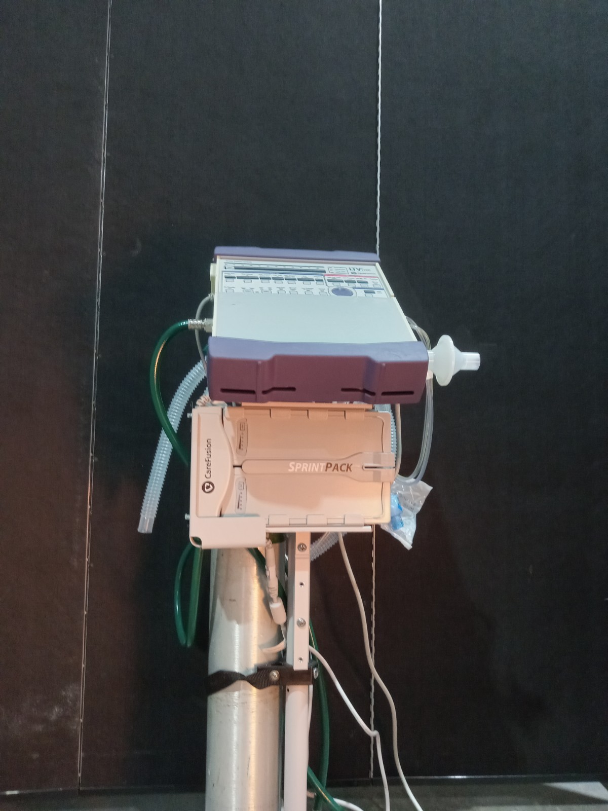 Vyaire CareFusion LTV 1200 System with stand
