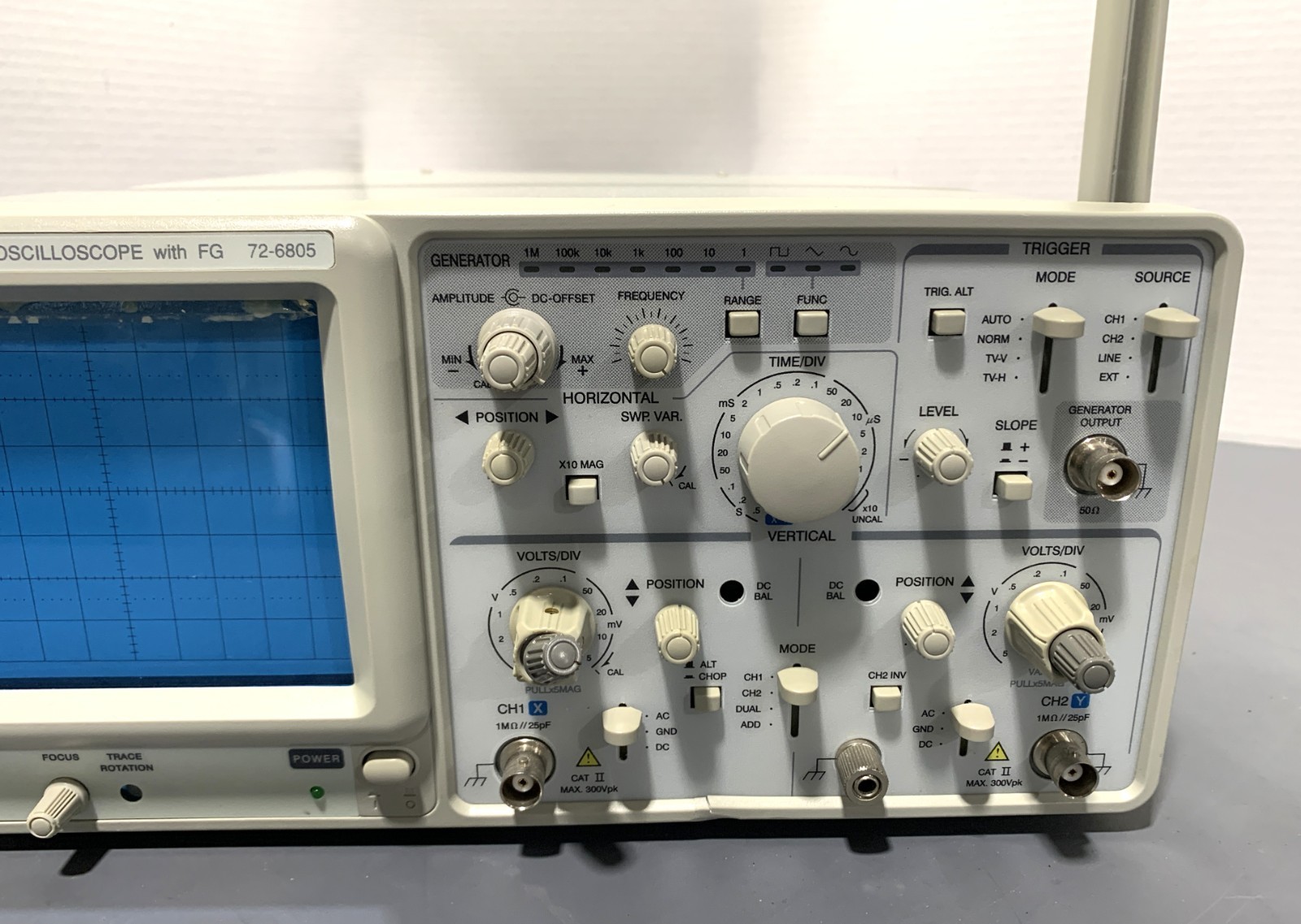 Tenma Oscilloscope 20Mhz With Built in FG MPN/72-6805, Damaged Handle, Tested
