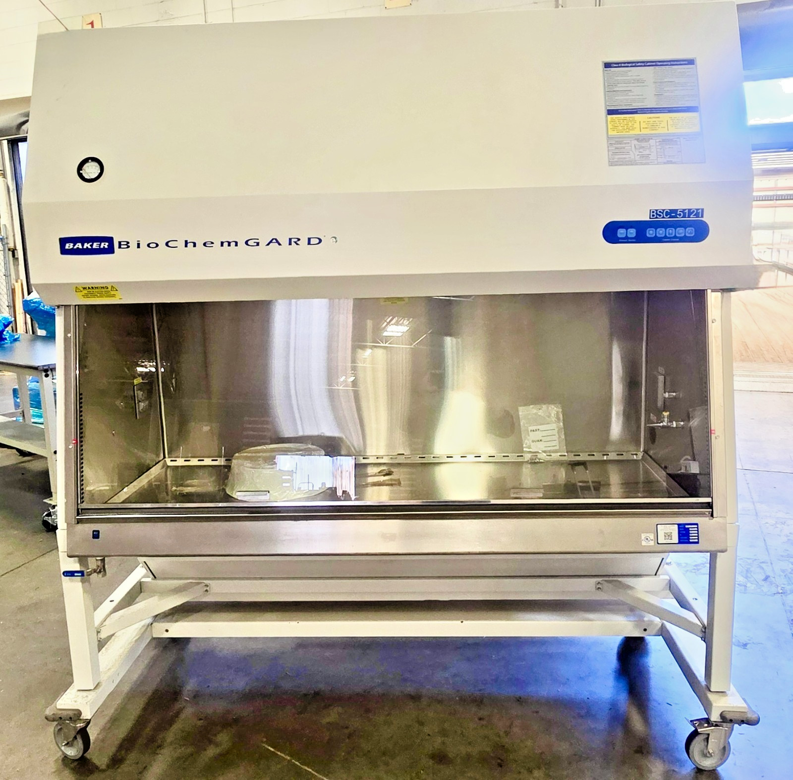 Baker BioChemGARD e3 6′ Portable Biosafety Cabinet w/ UV, Stand & Casters 2019