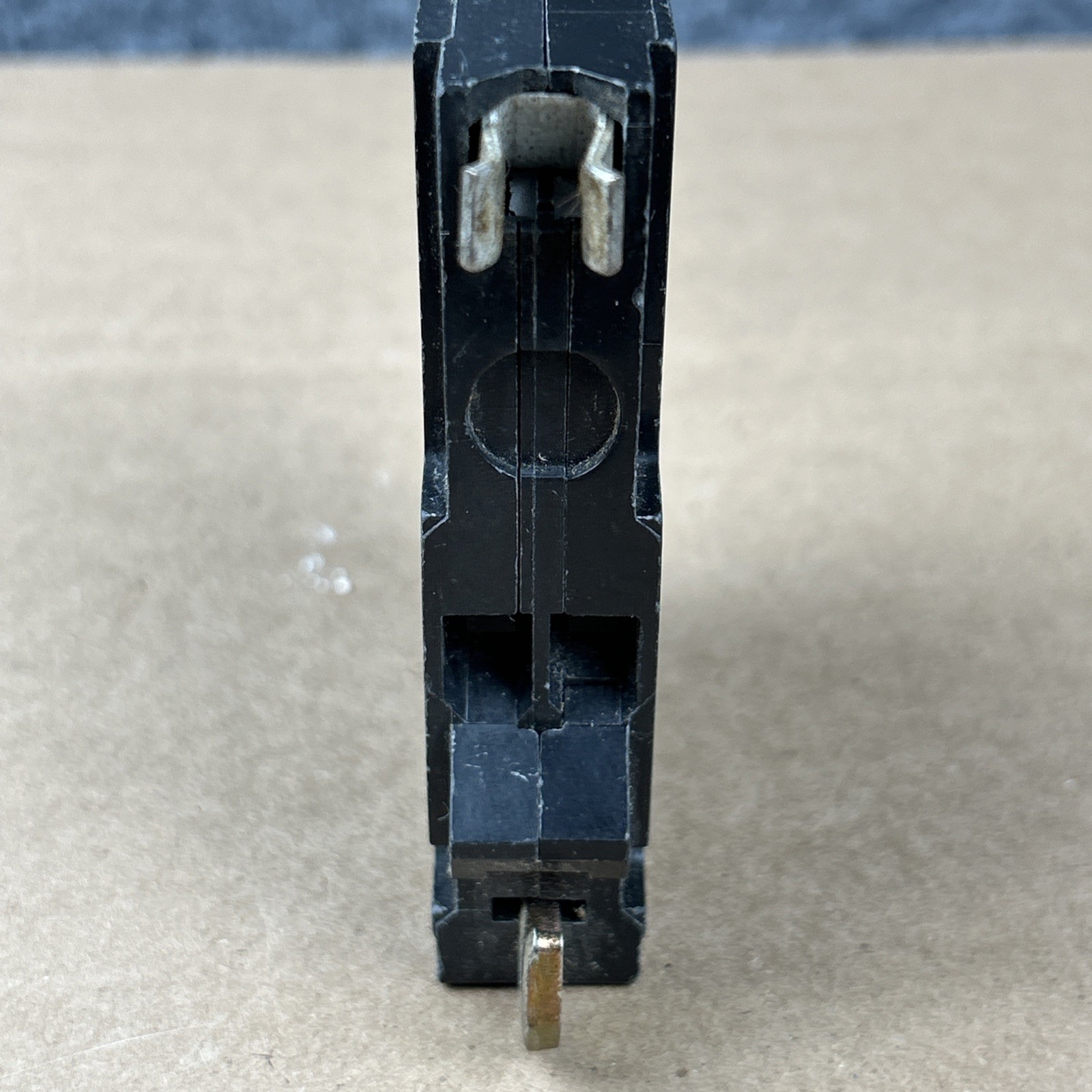 Square D QOT2020 20 Amp 1 Pole 120V Circuit Breaker With Hook