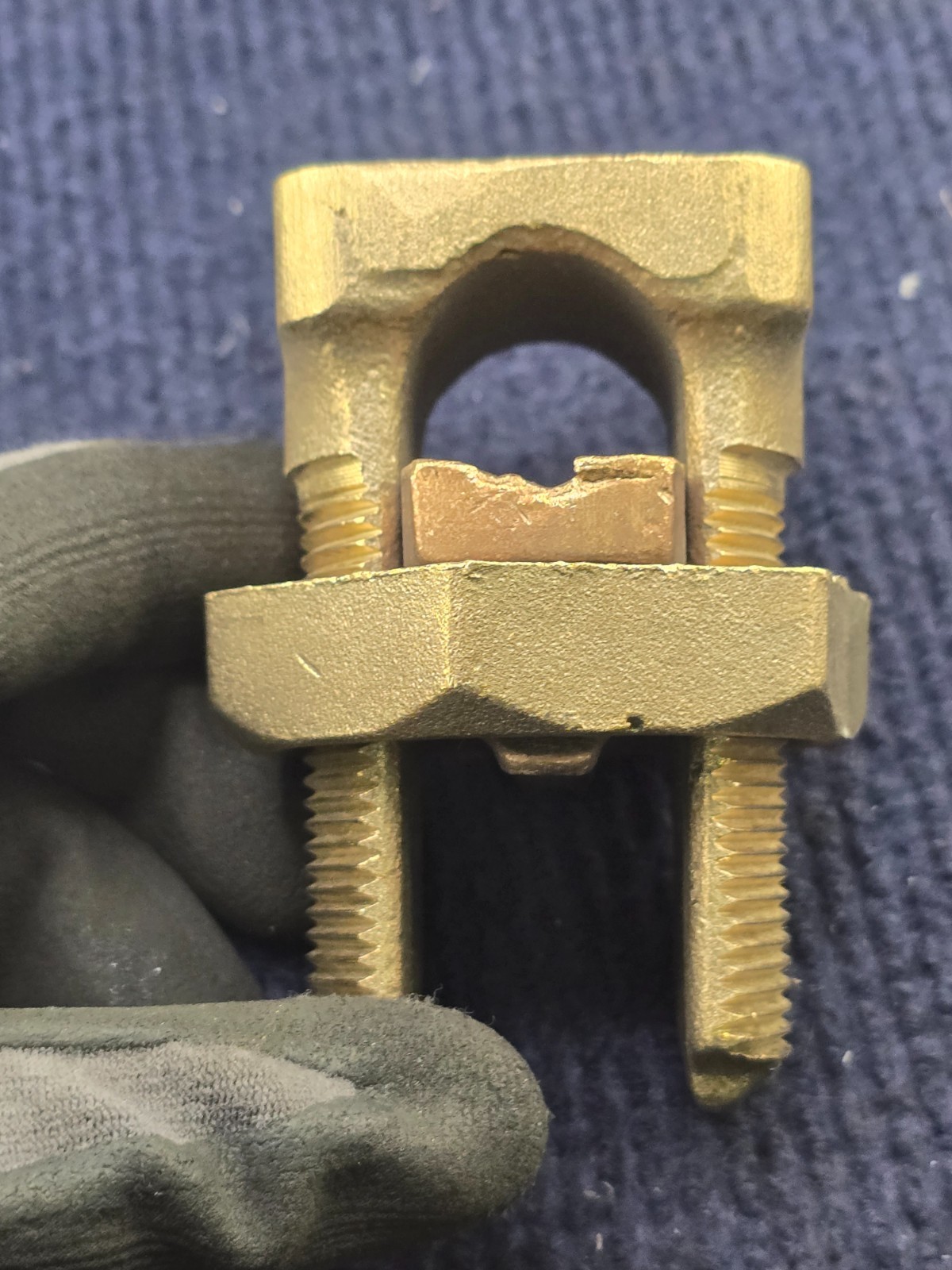 Burndy KS39 Servit Copper Split-Bolt Connector Run 750kcmil Tap 4/0 AWG Stranded