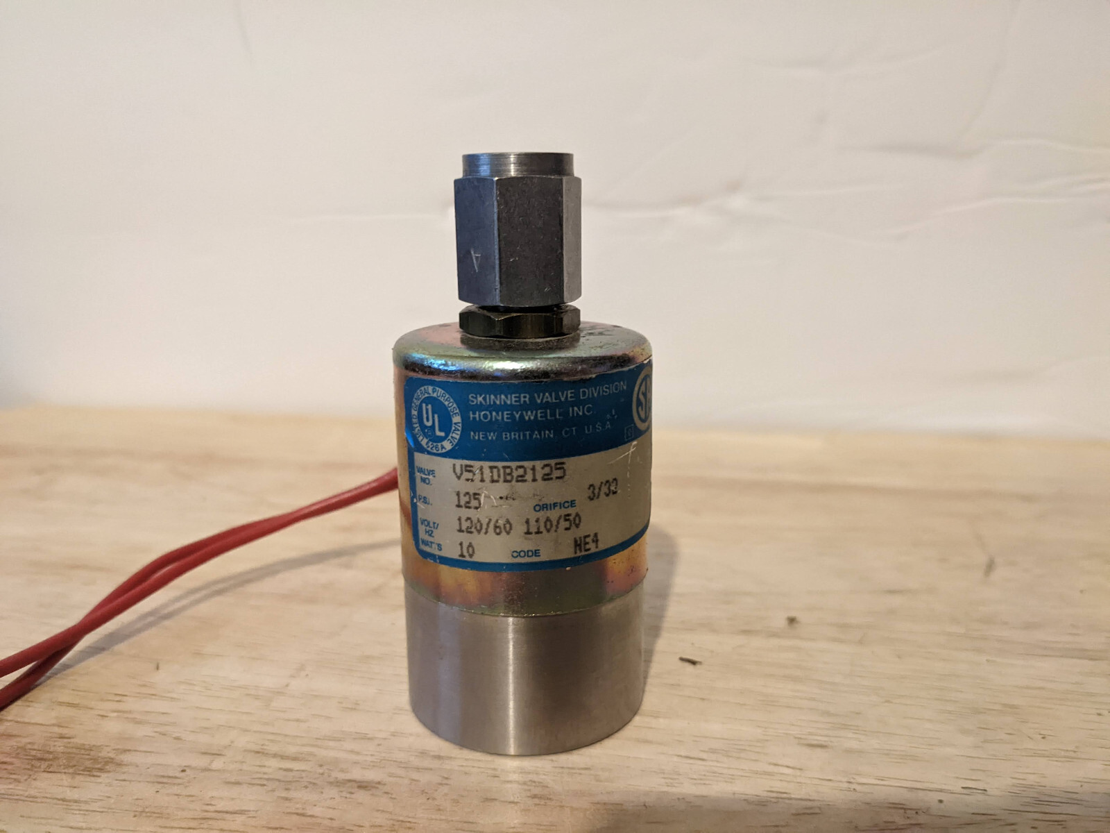 HONEYWELL SKINNER V51DB2125 10 WATT SOLENOID VALVE 3/32 ORFICE 120V