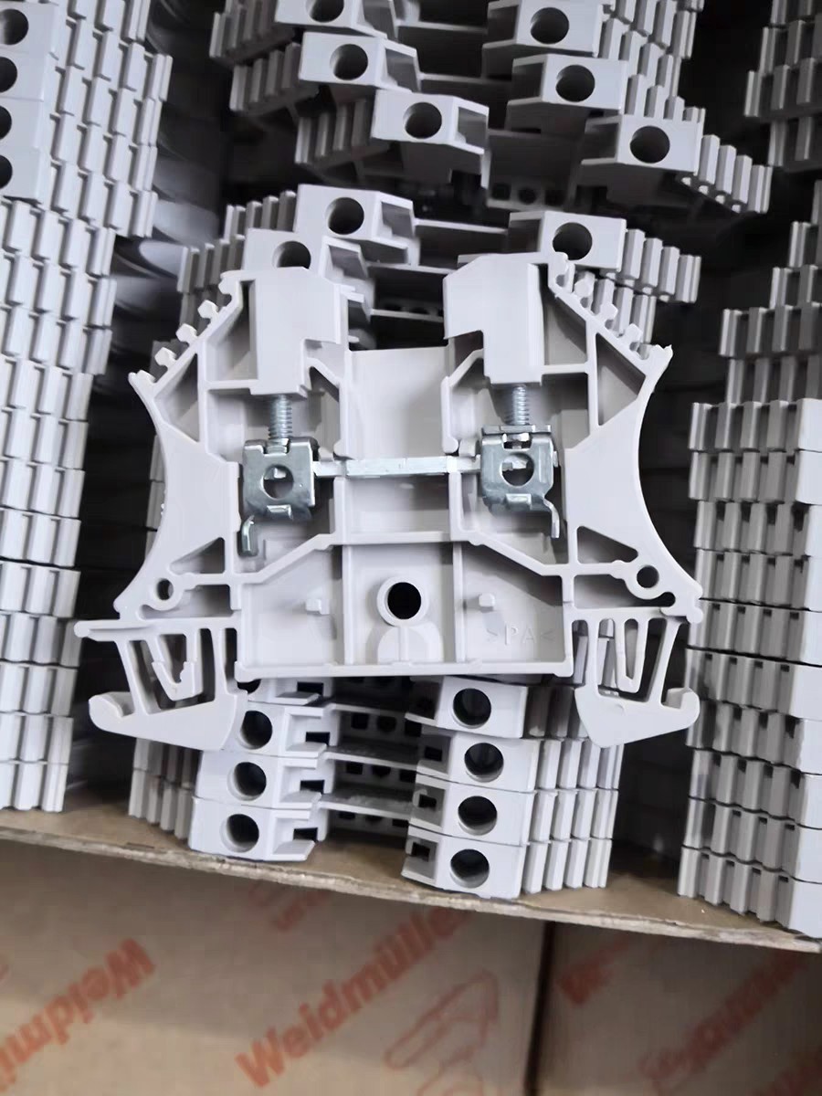 BOX OF 100 NEW IN BOX WEIDMULLER TERMINAL BLOCKS 1020000000