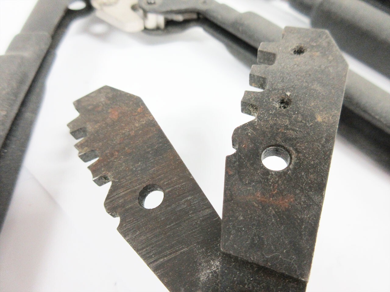 3 x PACKARD ELECTRIC 8913440 OPEN BARREL HAND CRIMP TOOL – PARTS