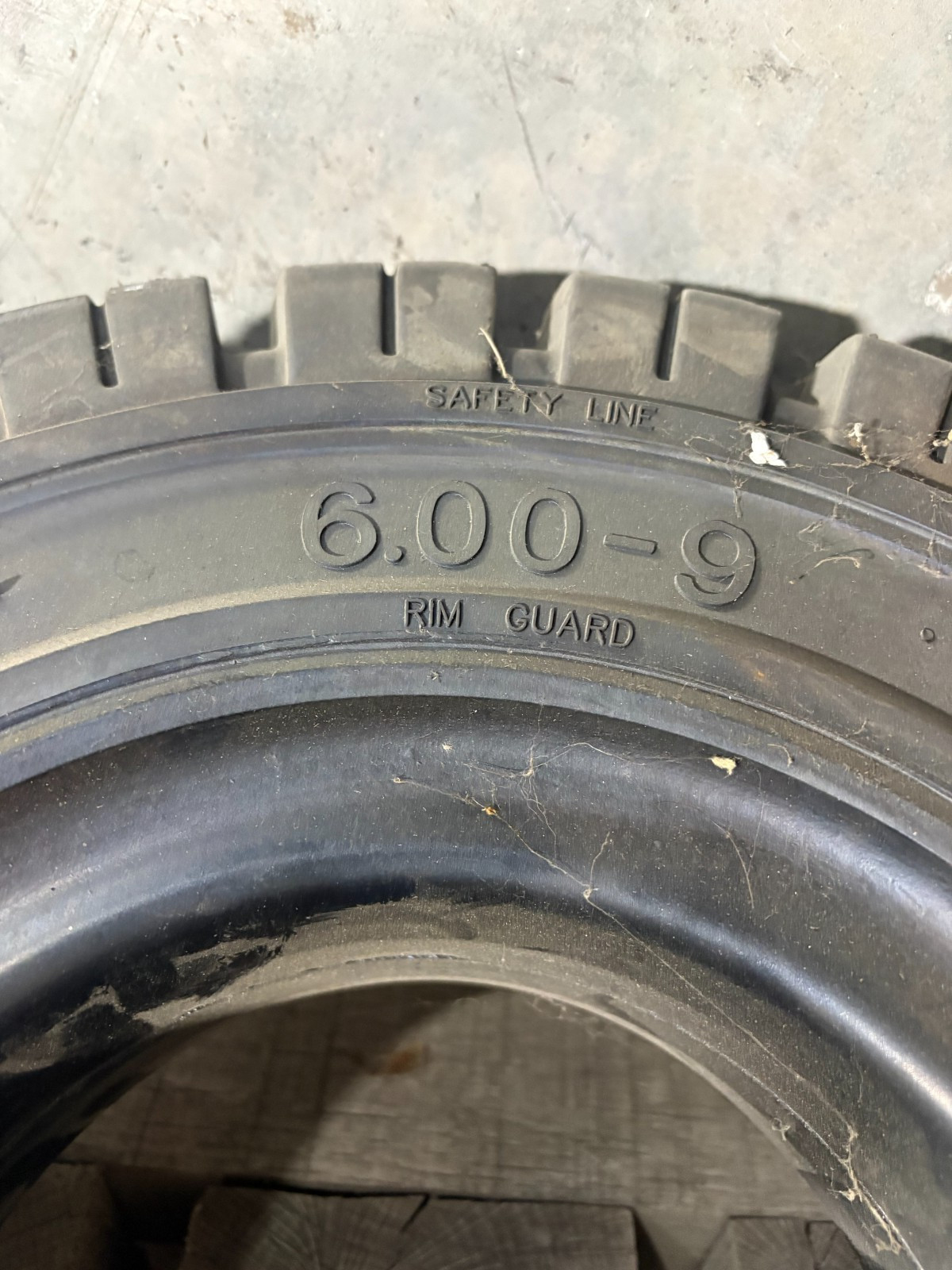 6.00-9 Solideal RES 550 Magnum Quick Solid ForkLift Tire 3197 Max Load