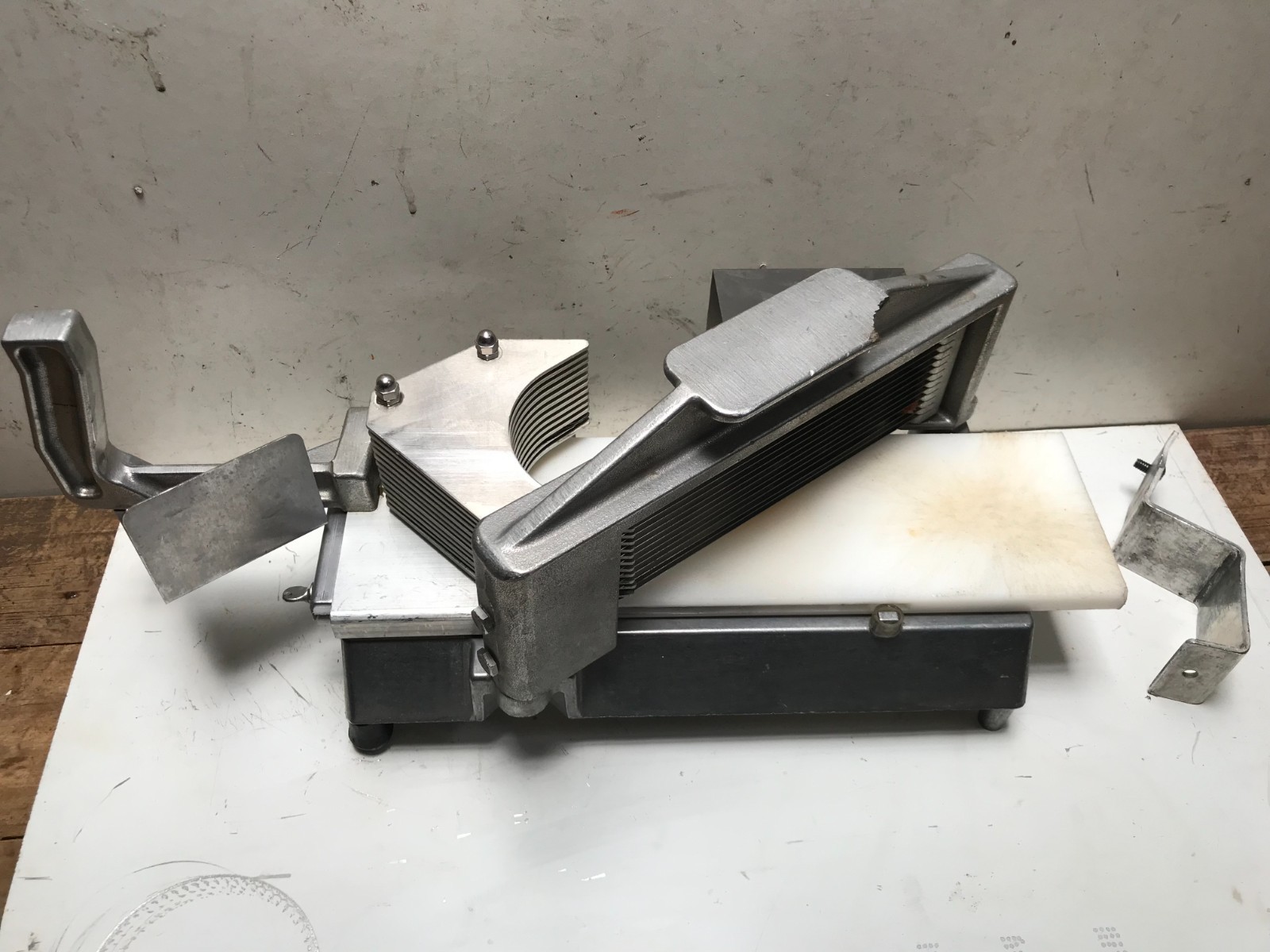Nemco Easy Tomato Slicer 3/16″ Scalloped Blade Kitchen Restaurant Bar