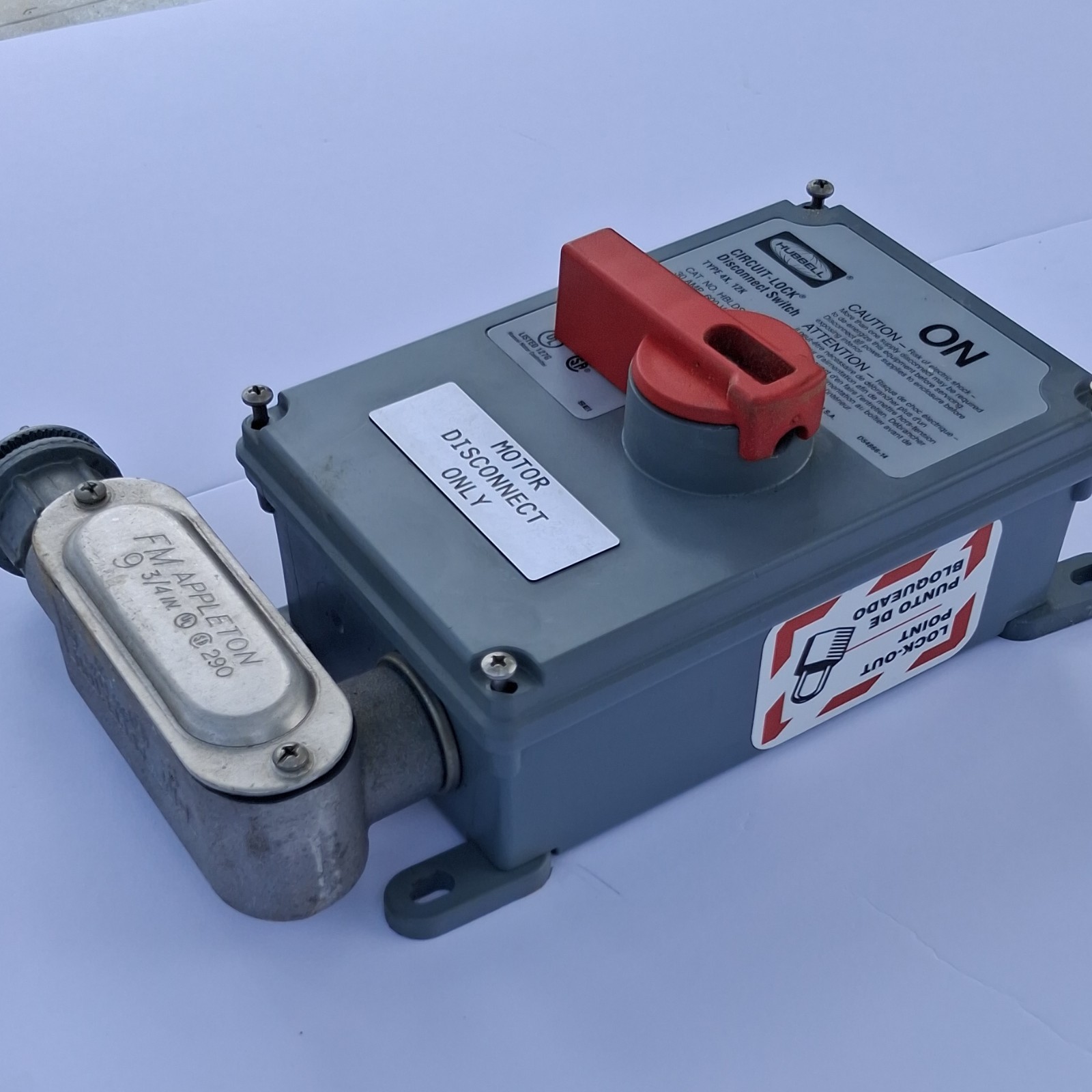 Hubbell Circuit-Lock Motor Disconnect Switch 30A 600VAC 3-Pole Lockable Gray/Red