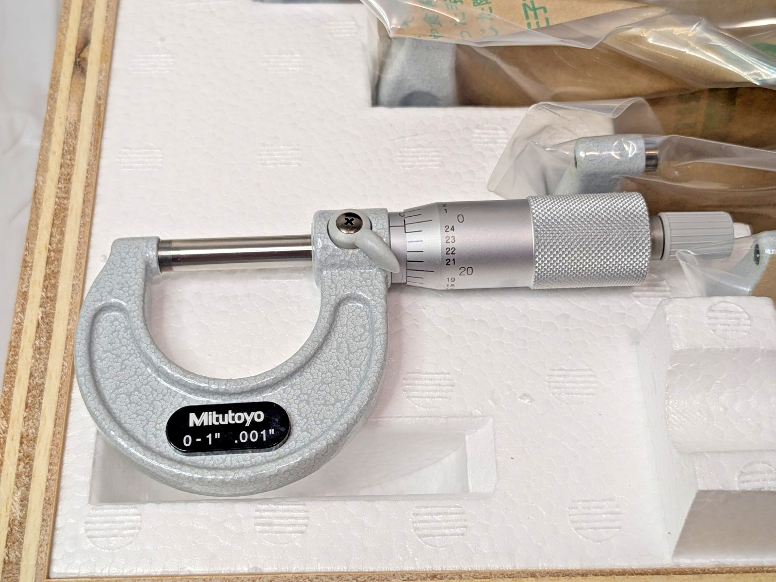 Mitutoyo Outside Micrometer Set w/Sandards 0 – 6" Range OMST-6" 103-90