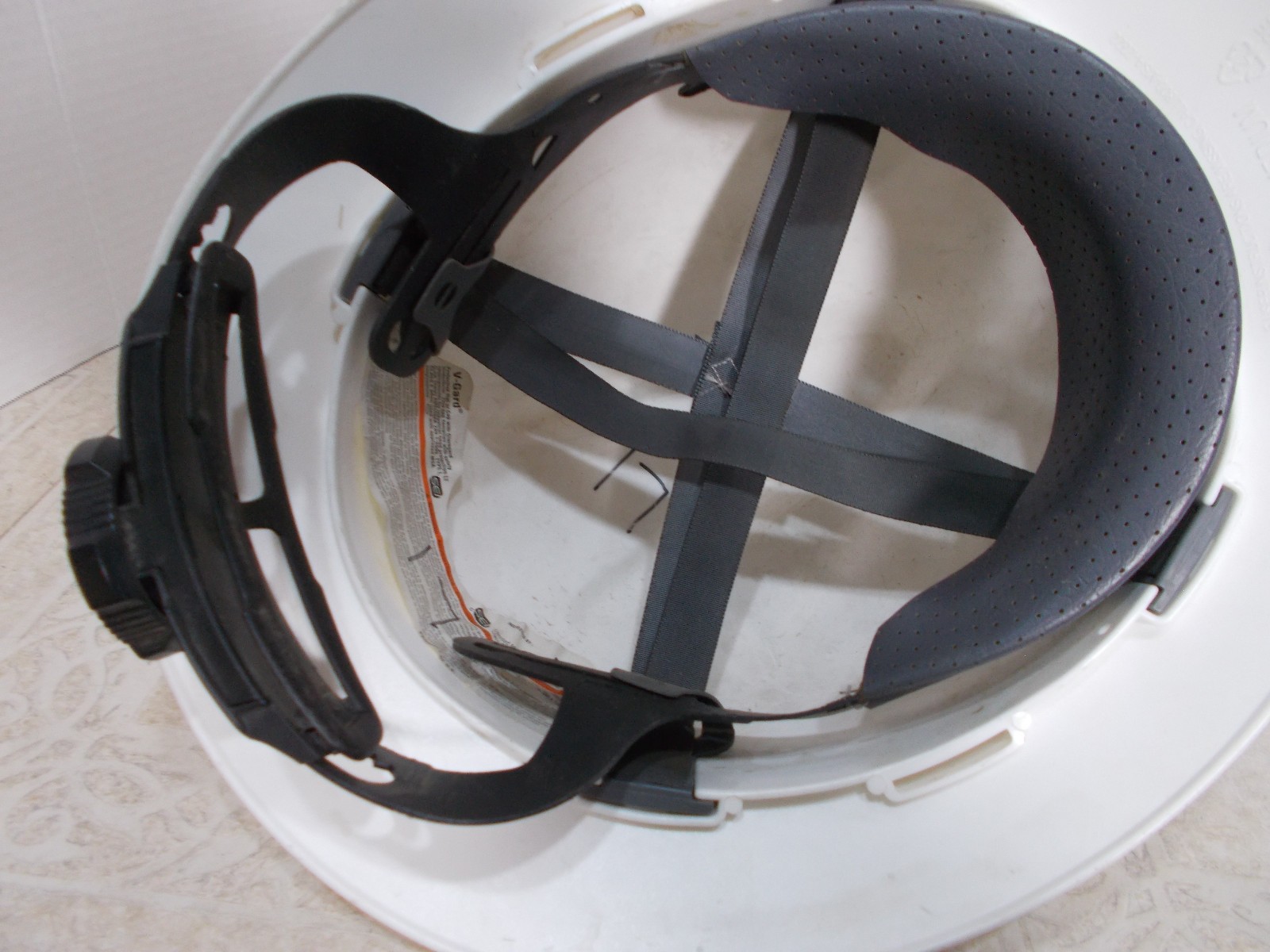 Hard Hat MSA V-Guard Full Brim (Type 1) 4pt Suspension Size Medium