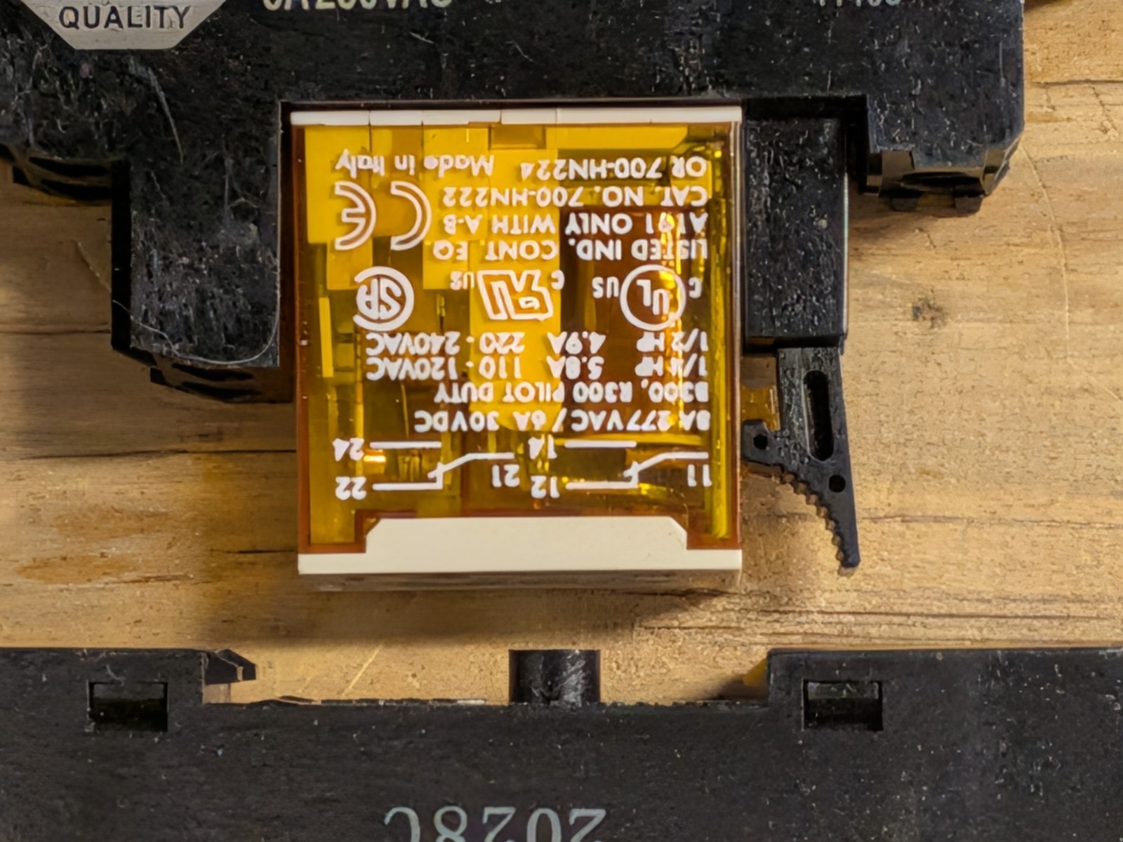 Lot AB Allen-Bradley 700-HN122 Relay Socket Base w/ 700-HN221 700-HN222