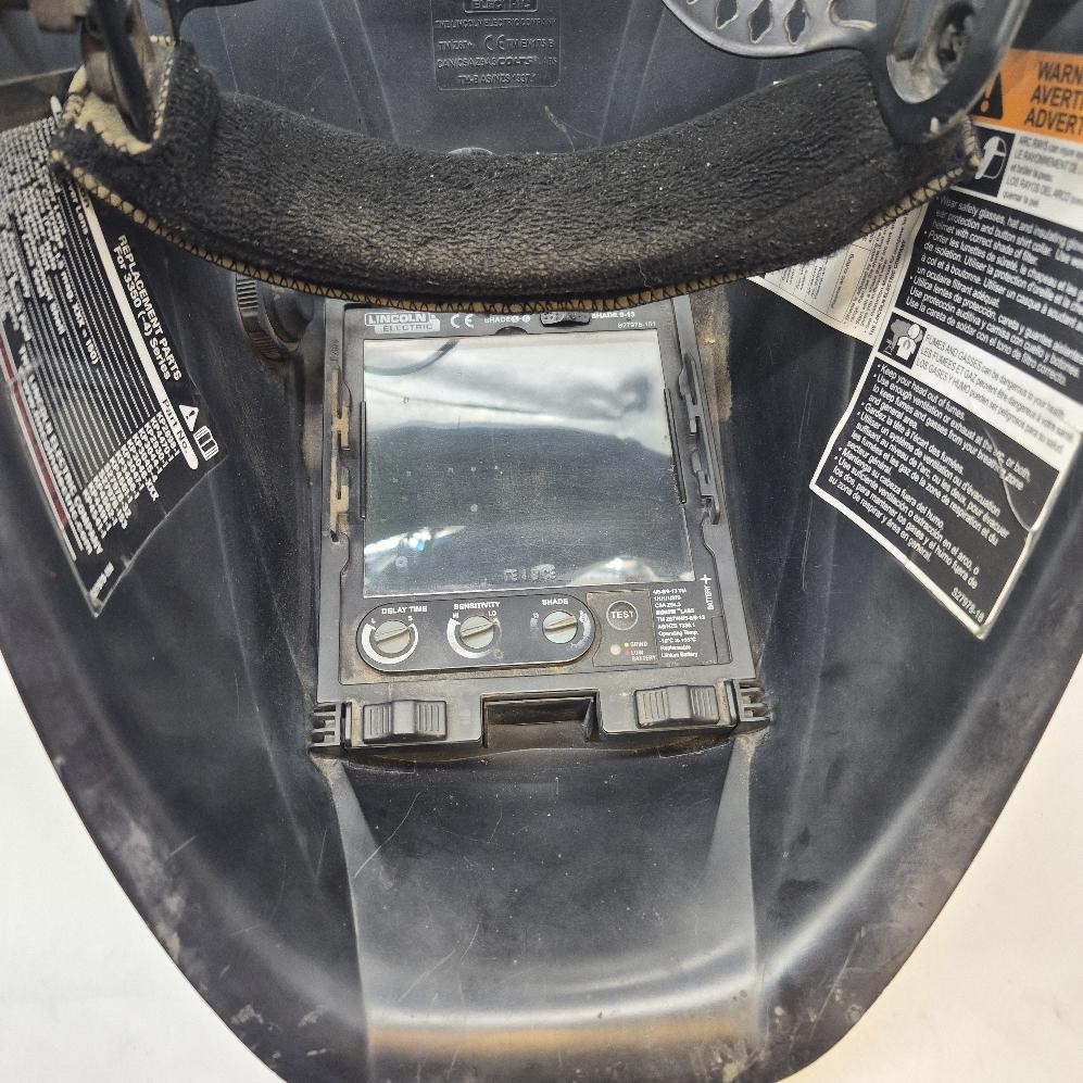 Lincoln Electric 3550 Series Auto Darkening Welding Helmet Black (GO1069369)