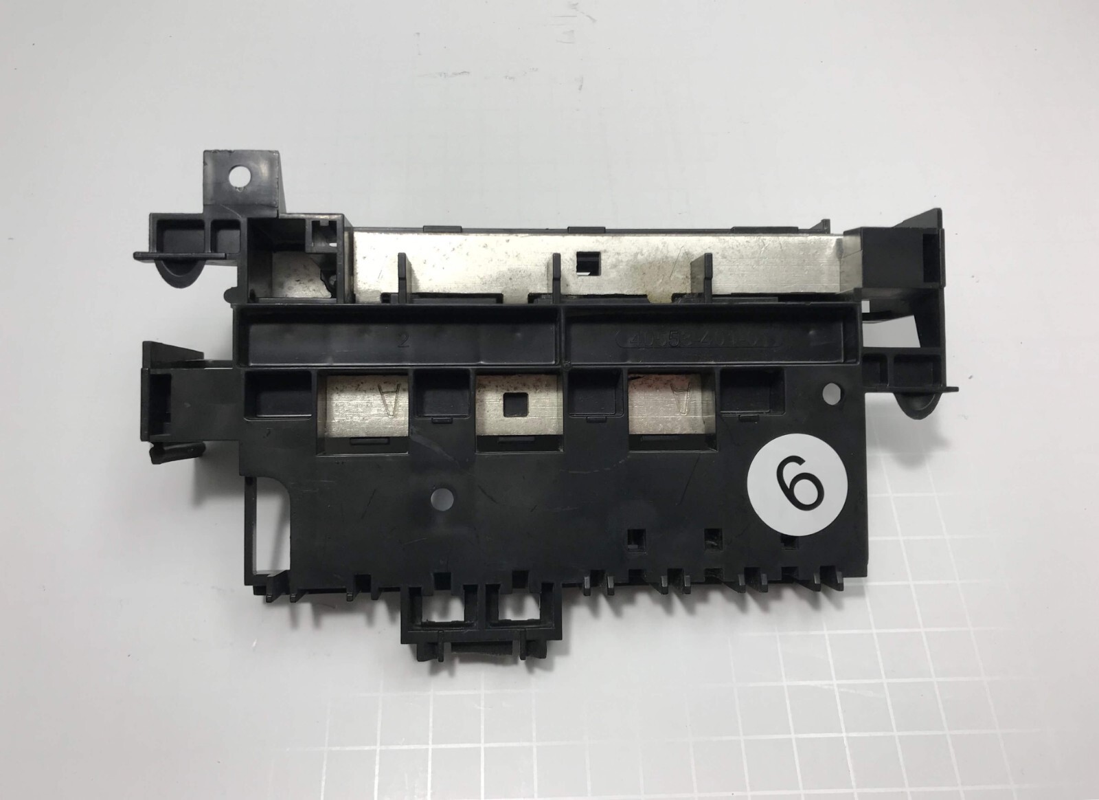 Square D 100 Amps 120/240 Volt 6 Place Circuit Breaker Mount 1 Phase 3 Wire
