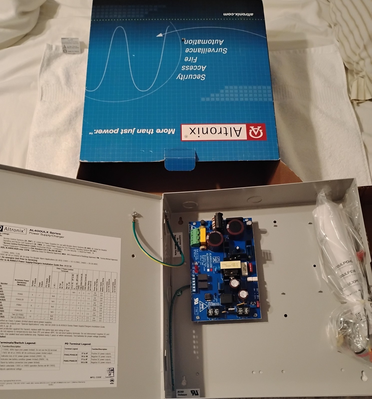 Altronix AL400ULX Power Supply/Battery Charger 12VDC 4A or 24VDC 3A Gray