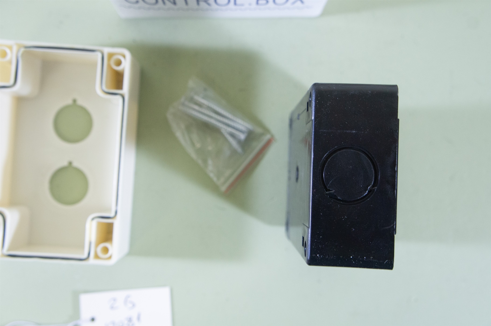 Suns International CA-BX2 White Pushbutton Enclosure 2 Hole 2.5×2.75×4.75 New