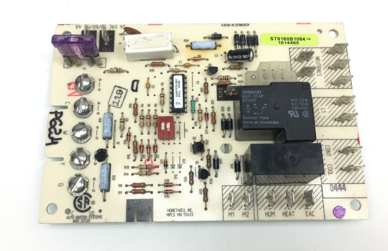 Honeywell ST9160B1084 Furnace Control Circuit Board 1014460 used #P624