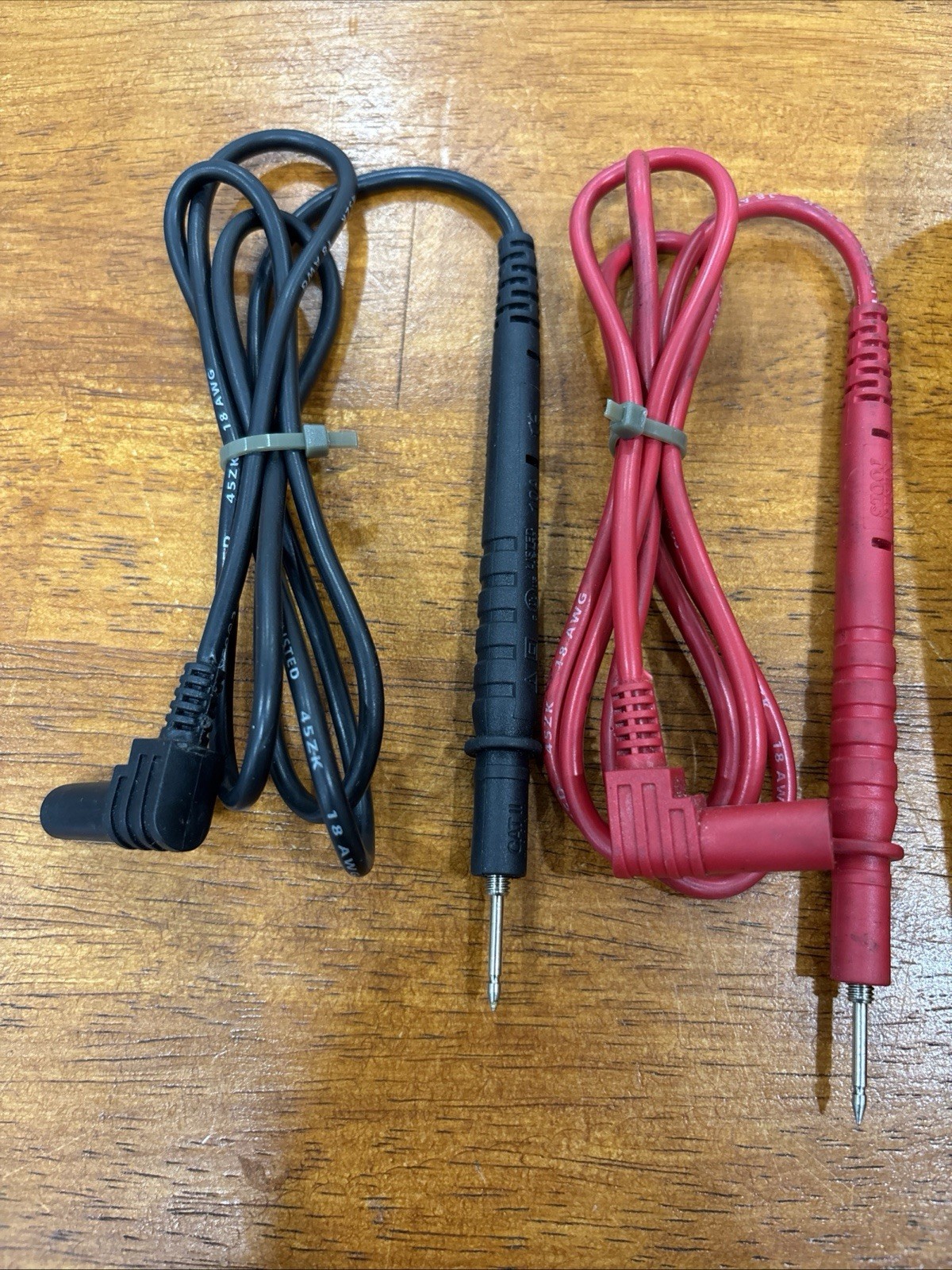 Fluke 87 True RMS Digital Multimeter with Test Leads