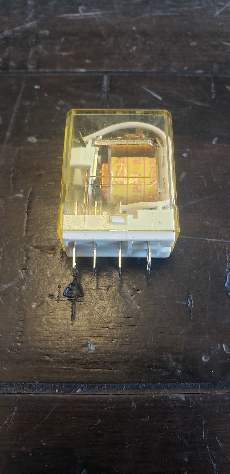 NEW LOT OF 2 IDEC RHIB-L RELAY 120V ( B1-2D)