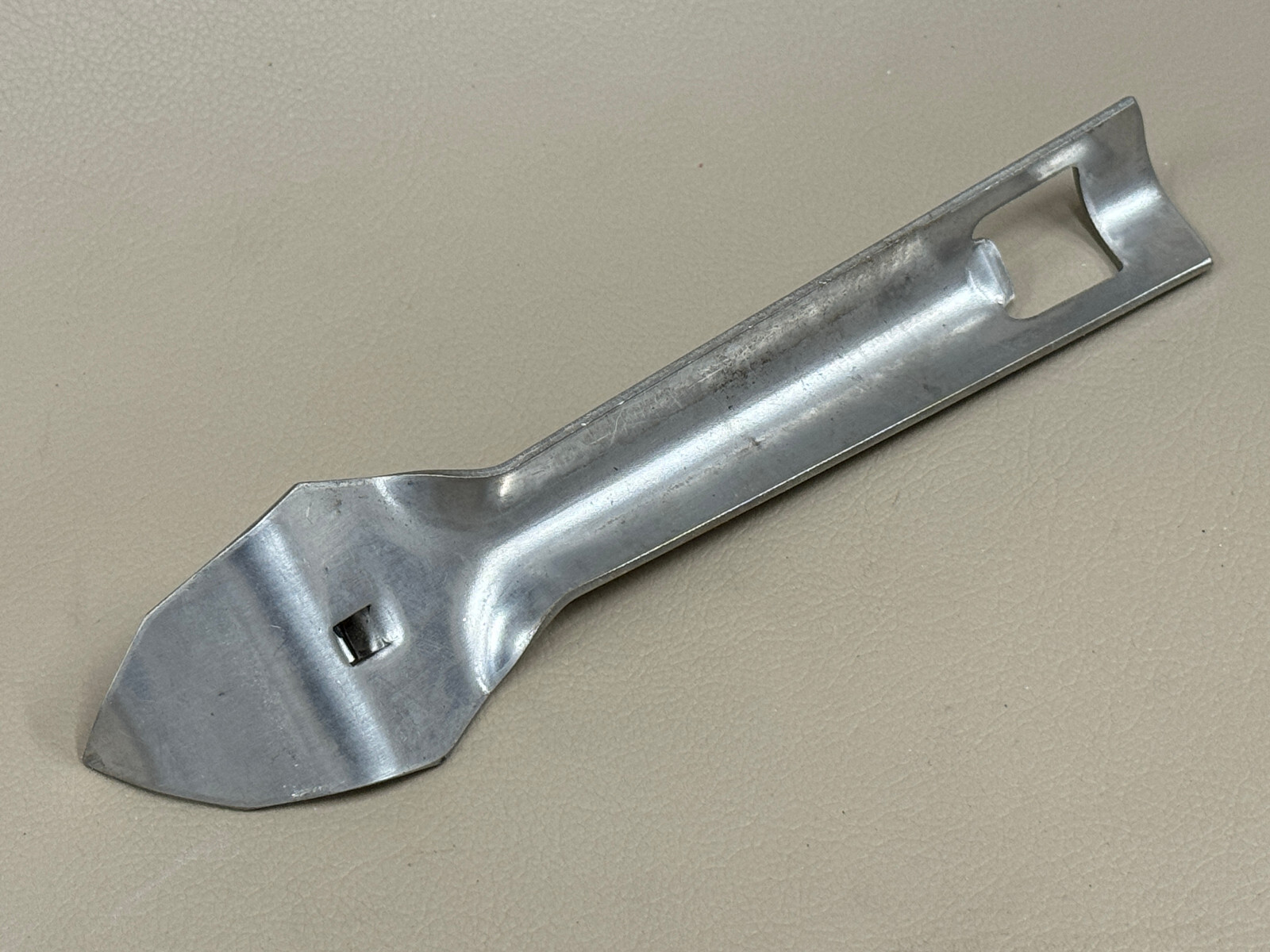 JUMBO CAN PUNCH AVIATION AIRCRAFT JET ENGINE OIL CAN OPENER