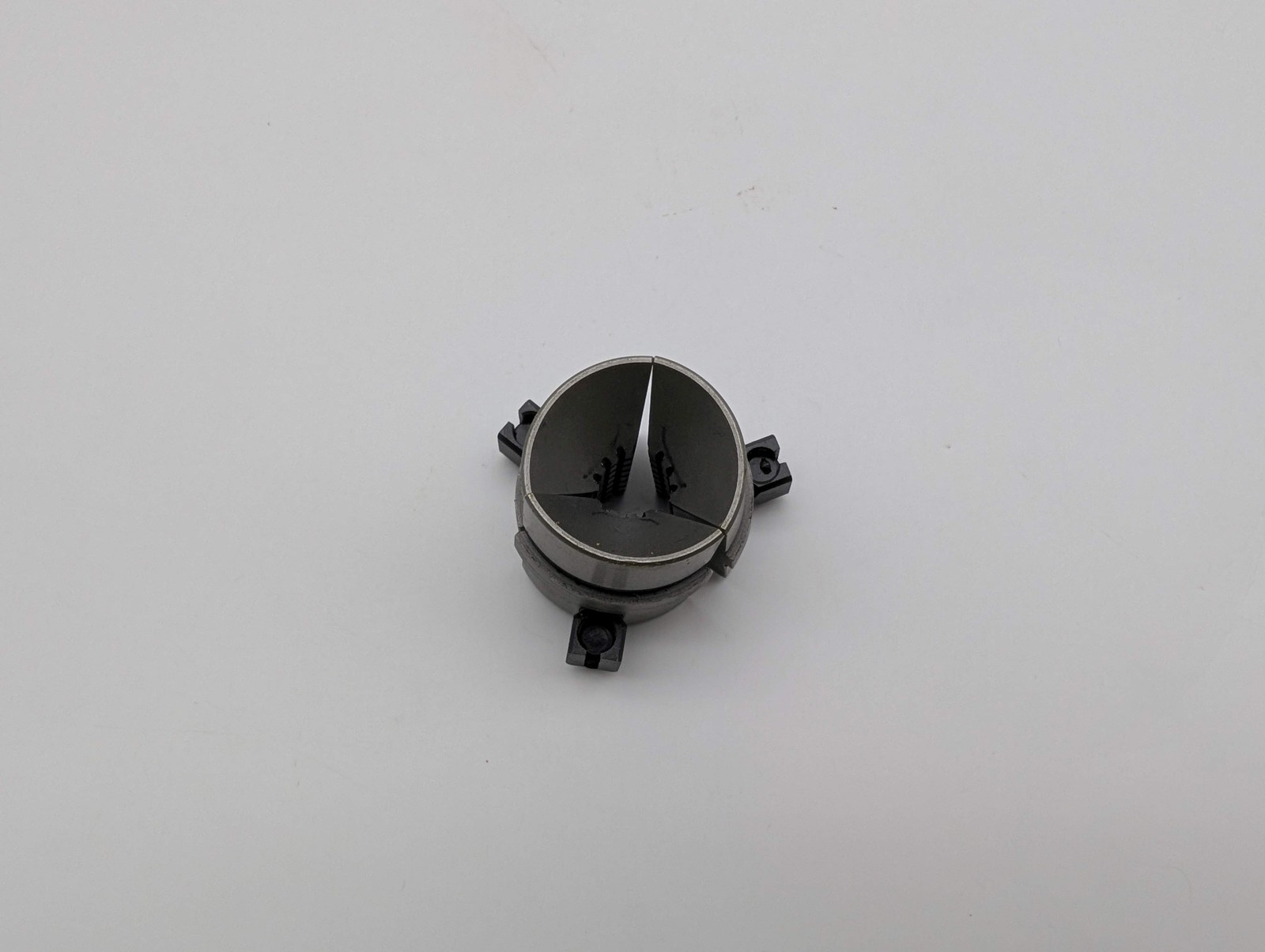 Hardinge M12 17/32″ Round Serrated Collet Pads 3-Segment for M12 Collet