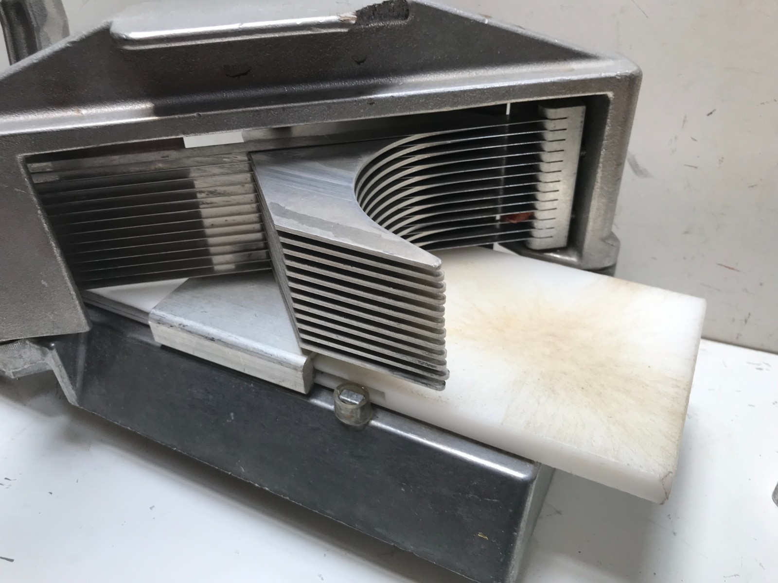 Nemco Easy Tomato Slicer 3/16″ Scalloped Blade Kitchen Restaurant Bar