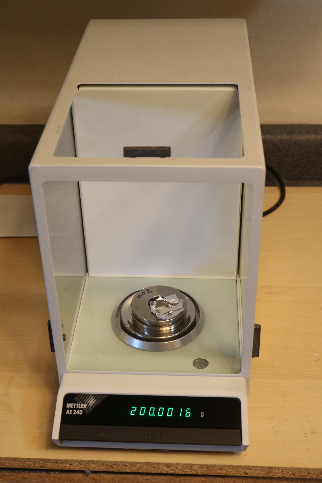 Mettler AE240-S Dual Range Semi-micro/Analytical balance