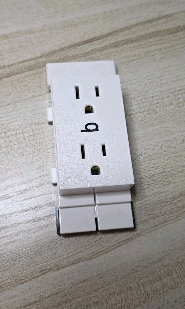 RECEPTACLE DUPLEX, 15 AM LÒNG PRODUCT NO FT155.A91 Lot 6 Circuit A & B