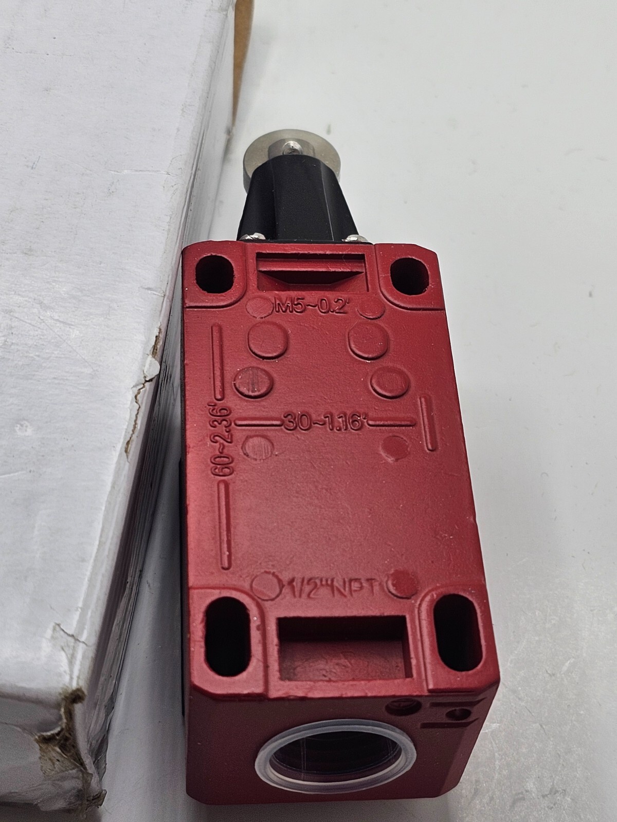 SUNS International SN6112-SP-A Roller Plunger Safety Limit Switch 440P-MRPS11E