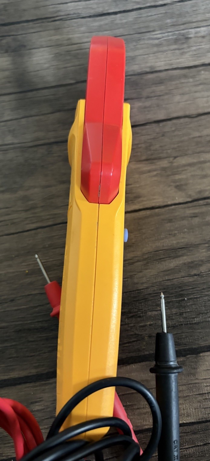 Fluke 323 true rms clamp multimeter with leads. Tested and working