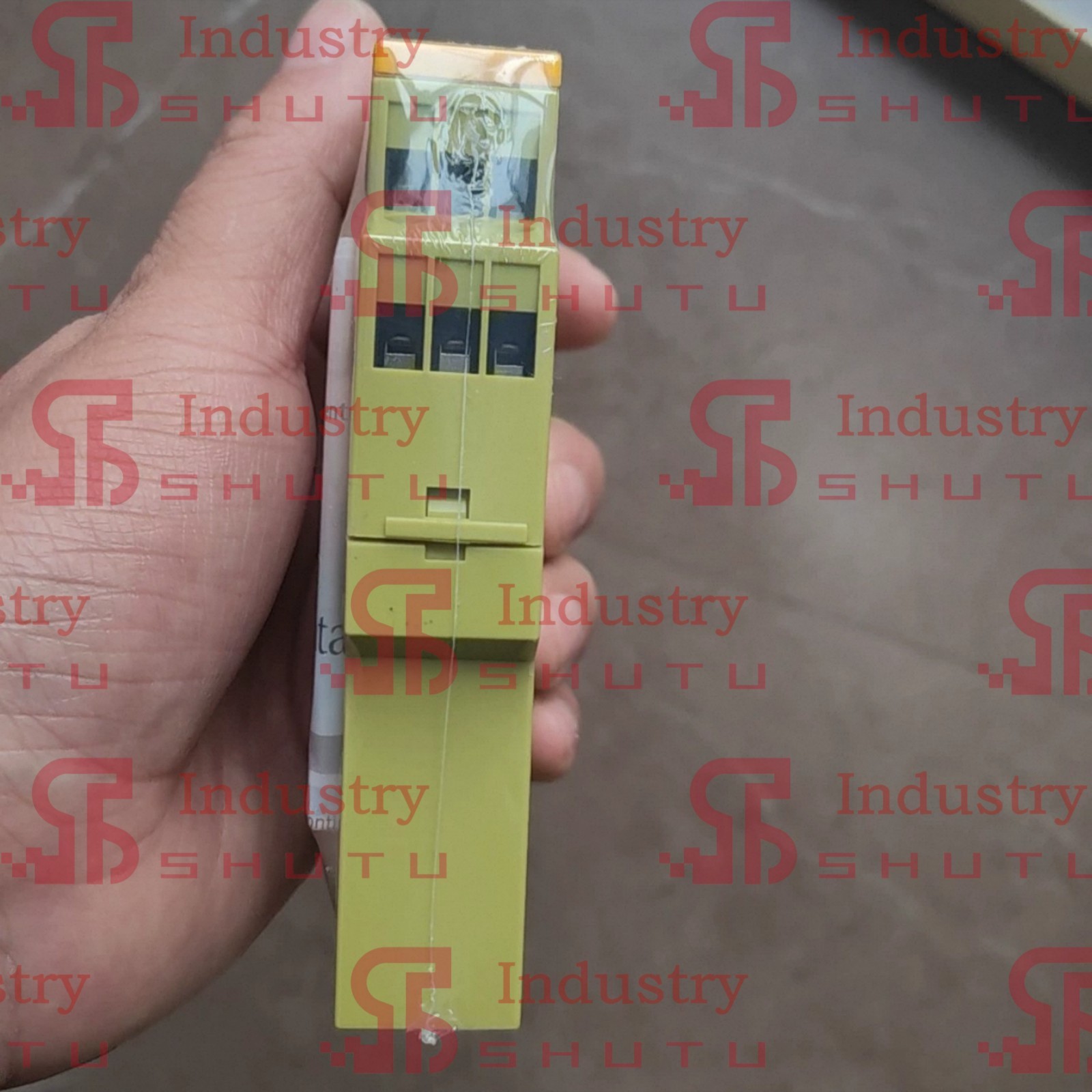 1pcs new PILZ 774580 PZE X4V 0,5s Safety relay