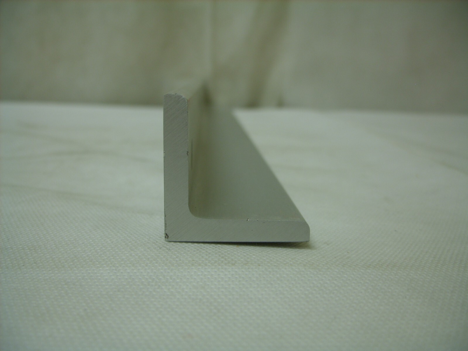 DynaLock – 1-1/2″ x 1-1/2″ x 22″ Aluminum Angle Bracket – 4622 – NOS