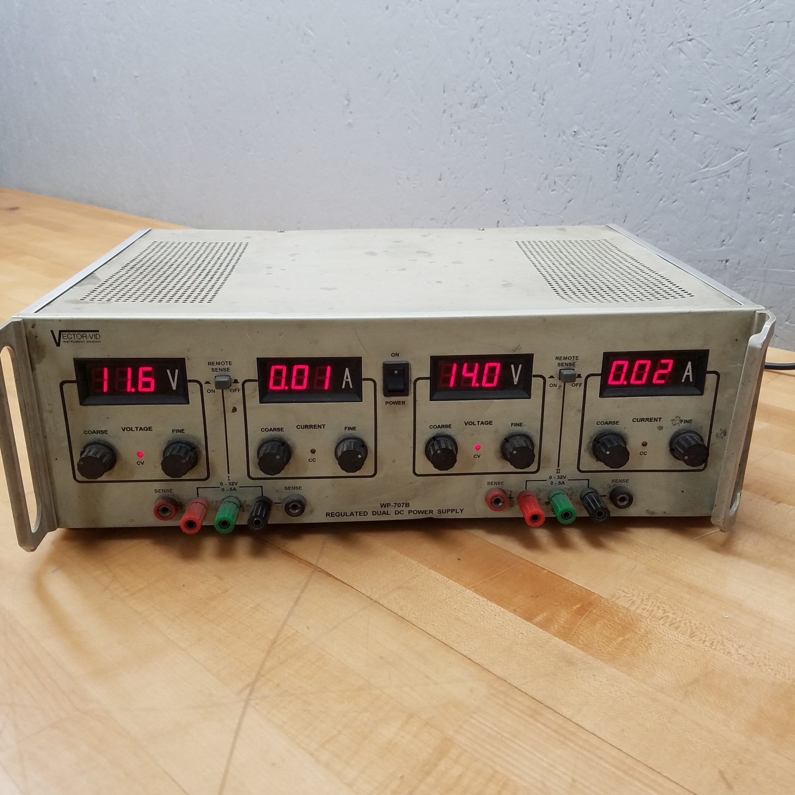 Vector-Vid WP-707B Regulated Dual DC Power Supply, 0-32V, 0-5A – USED
