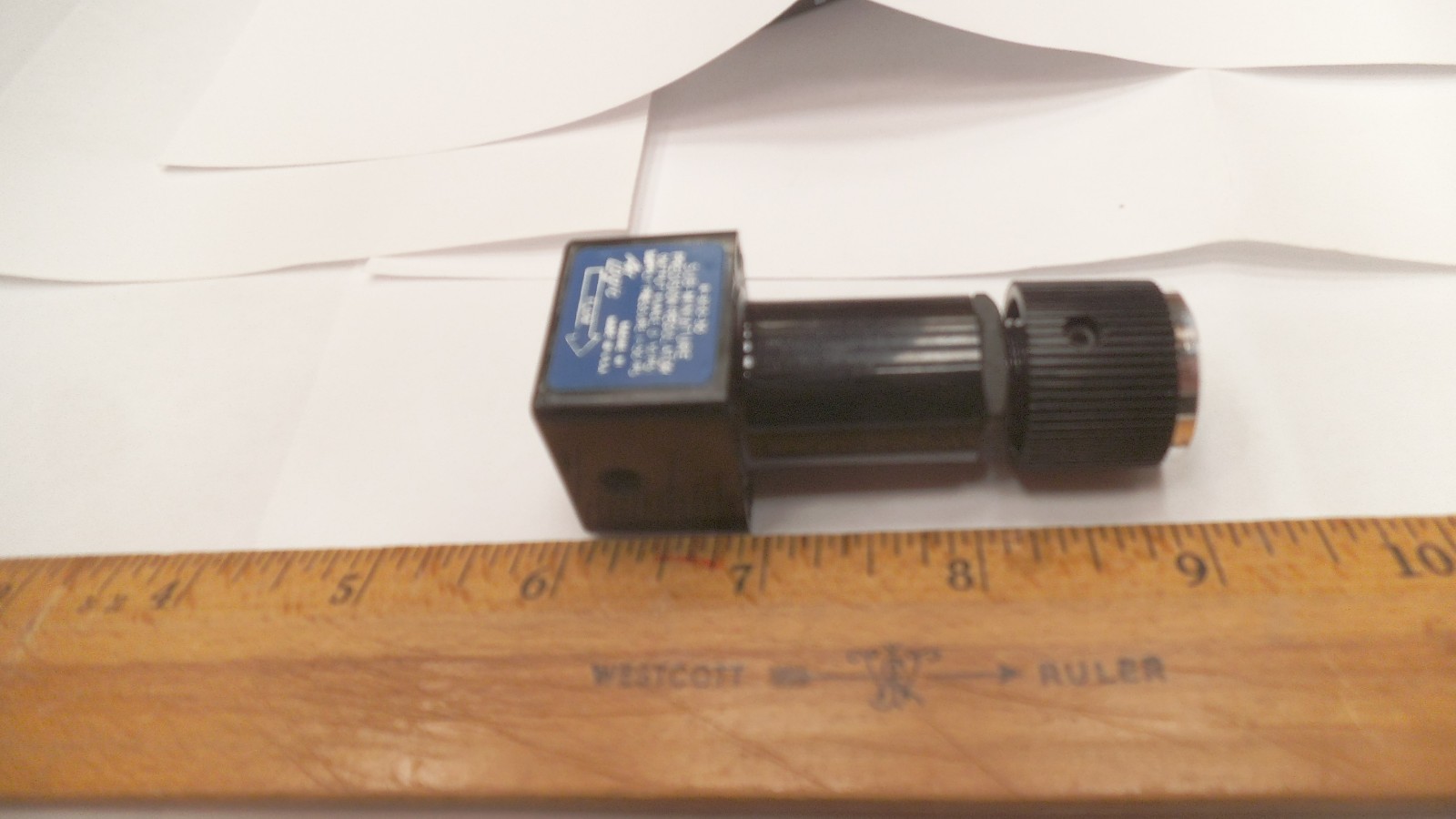 Air Logic USA made miniature regulator, R-900-30-W/K, 0-150 PSI in 30 PSI out