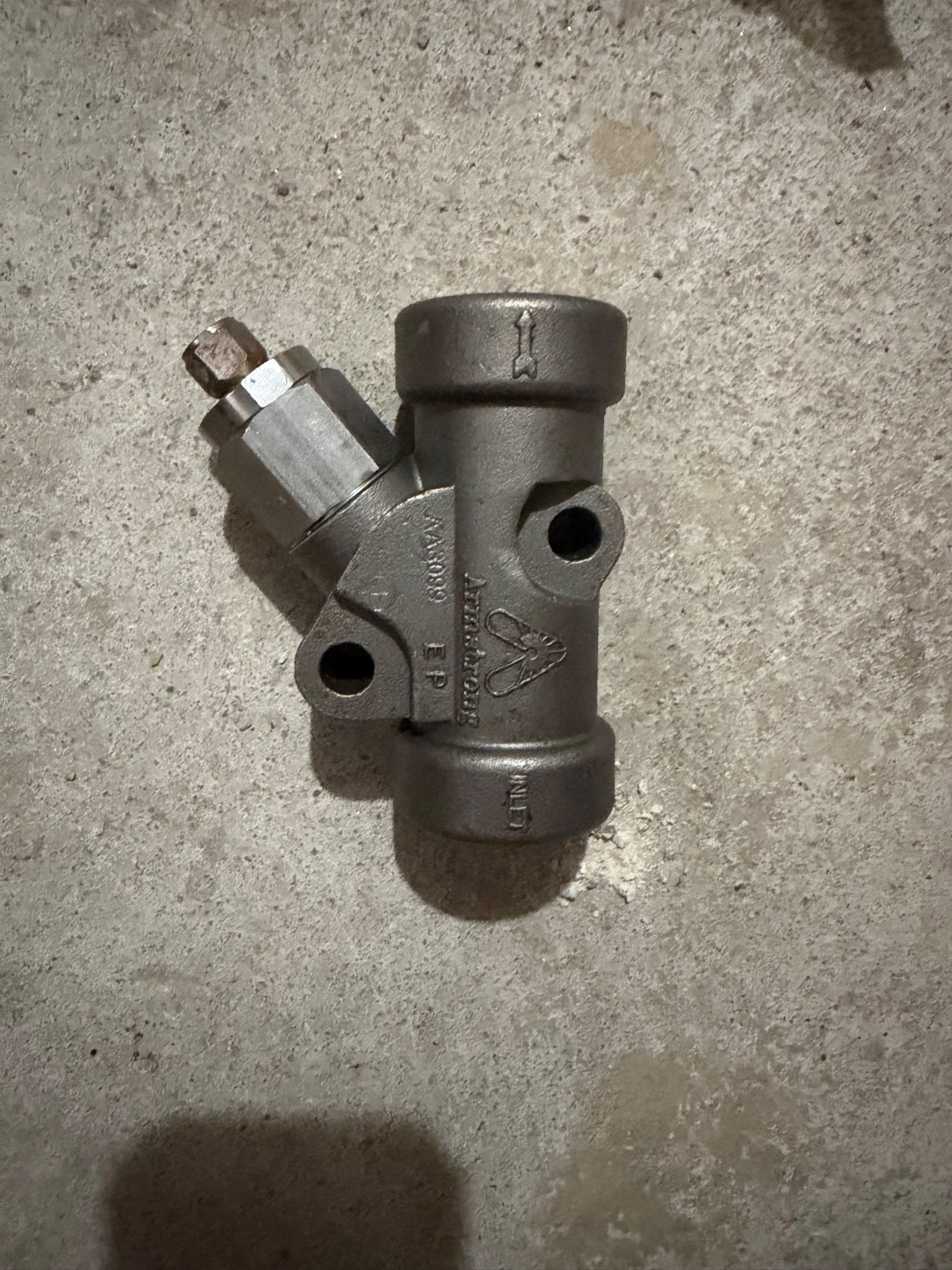 ARMSTRONG D550160 IS-2 Universal Connector Body with Strainer 1″ Socket Ends