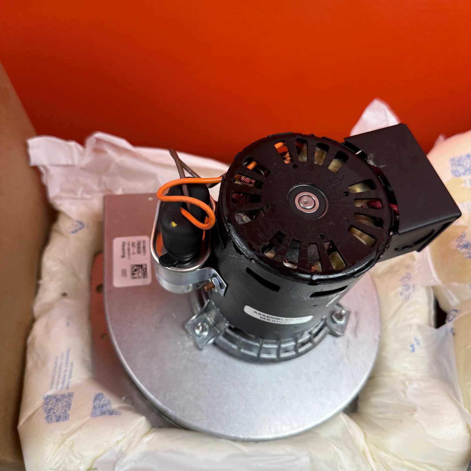 (NEW) Baxter 01-1000V8-00156 Motor, Draft Inducer – BAX01-1000V8-00156 Oven Fan
