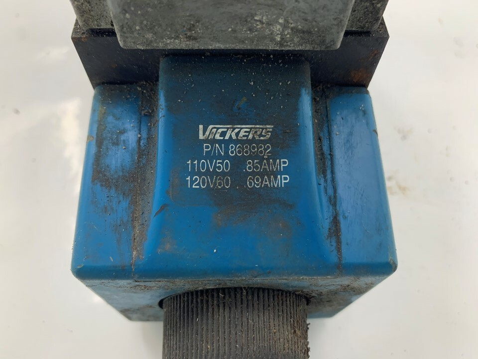 Vickers 02-119590 DG44LW 016C B 60 w/ 868982 110v/50hz .85amp 120v/60hz .69amp